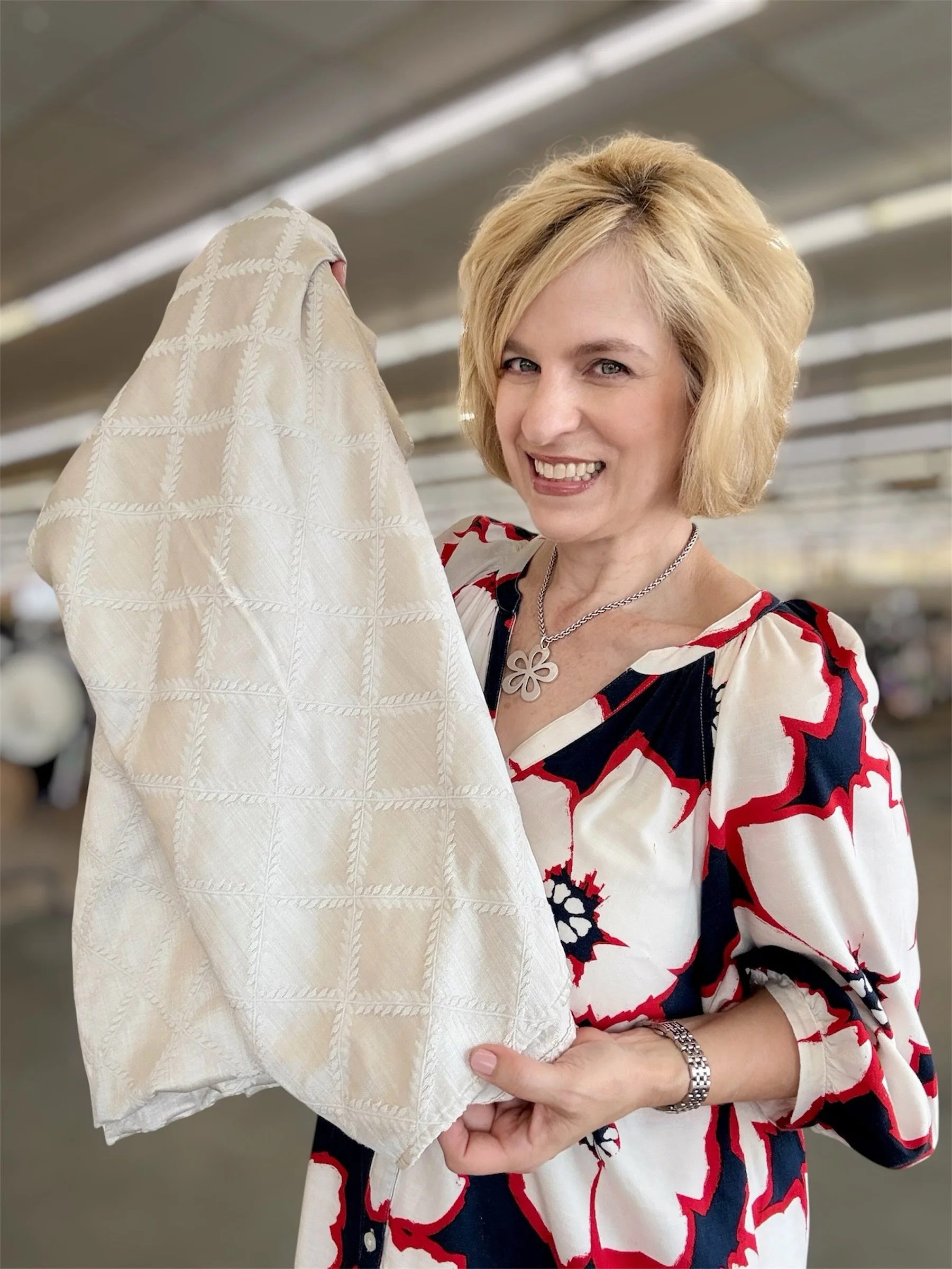 Texas Thrift came through with a tabletop treasure! 🩶

I spotted this beautiful Lenox Laurel Leaf Platinum tablecloth for just $6.49. Inspired by the laurel wreath, a timeless symbol of victory and honor, this elegant design features delicate laurel