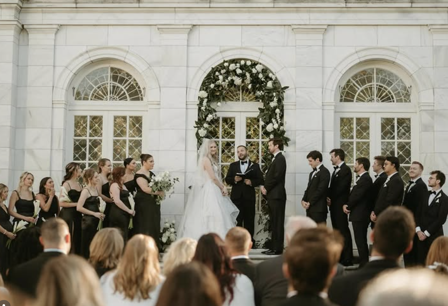Bridal party outside the beautiful Memphis wedding venue the Brooks Museum