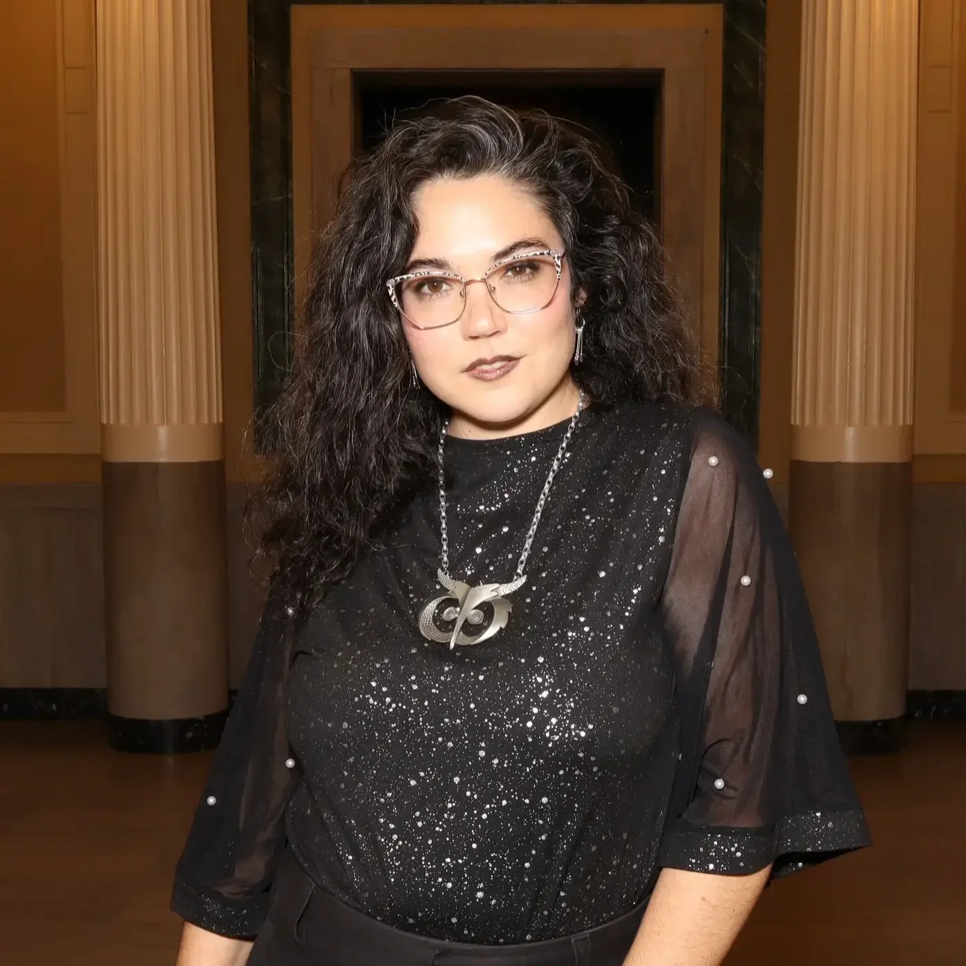 Selfie+Booth_Woman+Poses+for+Selfie+Booth+at+Come+As+Thou+Art+at+Memphis+Brooks+Art+Museum.webp