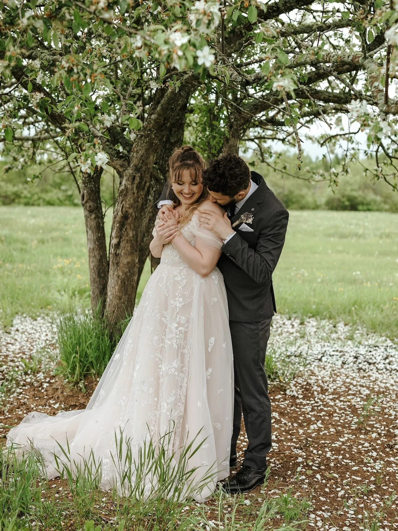 Katie &amp; Ethan, showing us what blooming love looks like ❀ᡣ𐭩˚&deg;❀

This May wedding not only encapsulates everything we ever dreamt of when &ldquo;Blossom Grove&rdquo; was just a sketch on a piece of paper. We want to thank this wonderful coupl