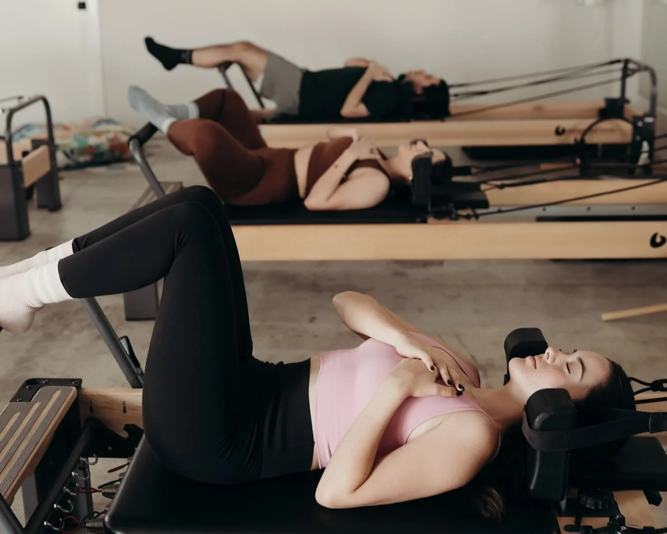 En terra pilates no solo nos enfocamos en trabajar el cuerpo, damos el plus con una meditaci&oacute;n al final de cada clase😌😮&zwj;💨.

La respiraci&oacute;n consciente puede darte una sensaci&oacute;n de calma, paz y equilibrio que puede mejorar t