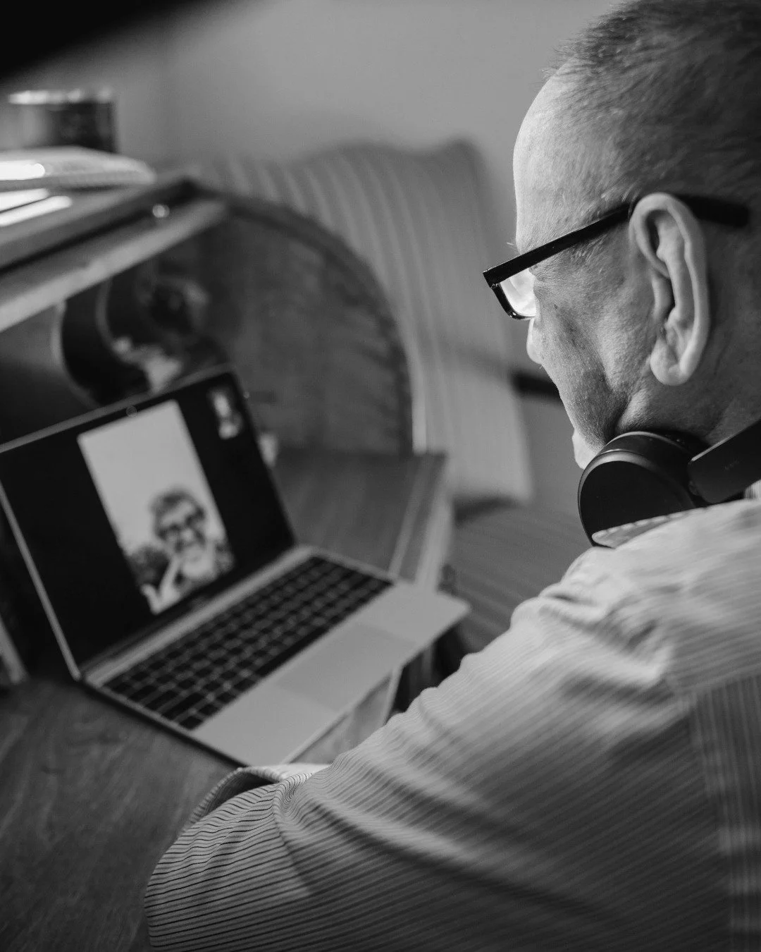 Facetime Conversations - were you able to follow?

Technology can help you see loved ones, but if you can&rsquo;t hear them clearly, connection feels incomplete.

🎧 A simple, free hearing check with Dr Barclay Winter can help you stay fully present,