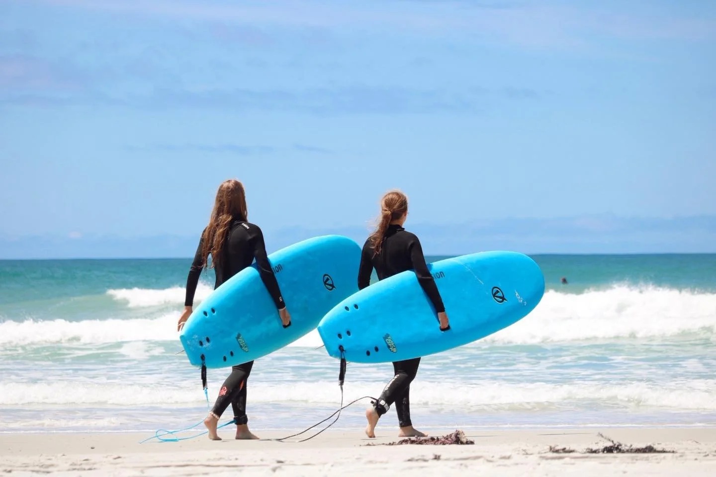 HOLIDAYS = SURF DAYS�Forget boring holidays &mdash; make this summer epic!
Our Student Surf Trips include:�✨ Daily surf coaching (all levels)�✨ Explore Northland&rsquo;s best beaches�✨ Sunset surfs + movie nights�✨ Adventure to dunes &amp; Cape Reing