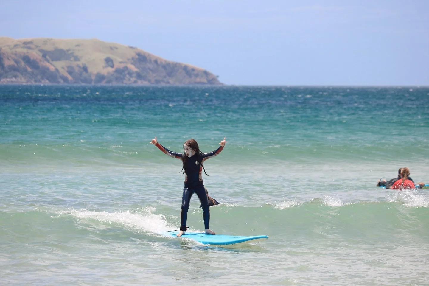 Day 1 waves at Girls Surf Camp 🏄&zwj;♀️💕🌺 
Spaces available Jan 2026 
www.skysurf.co.nz to book 📧