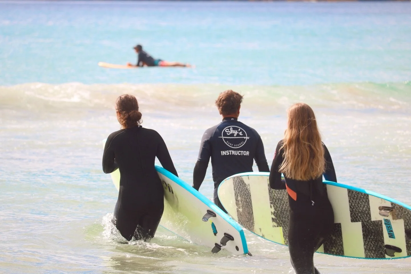 ✨ Surf Better, Faster
You don&rsquo;t need to wait for the next group session to progress. Our private surf lessons are ideal for: 🌊 First-timers wanting a confident start 🌊 Surfers ready to tackle turns, speed, and positioning 🌊 Students preparin