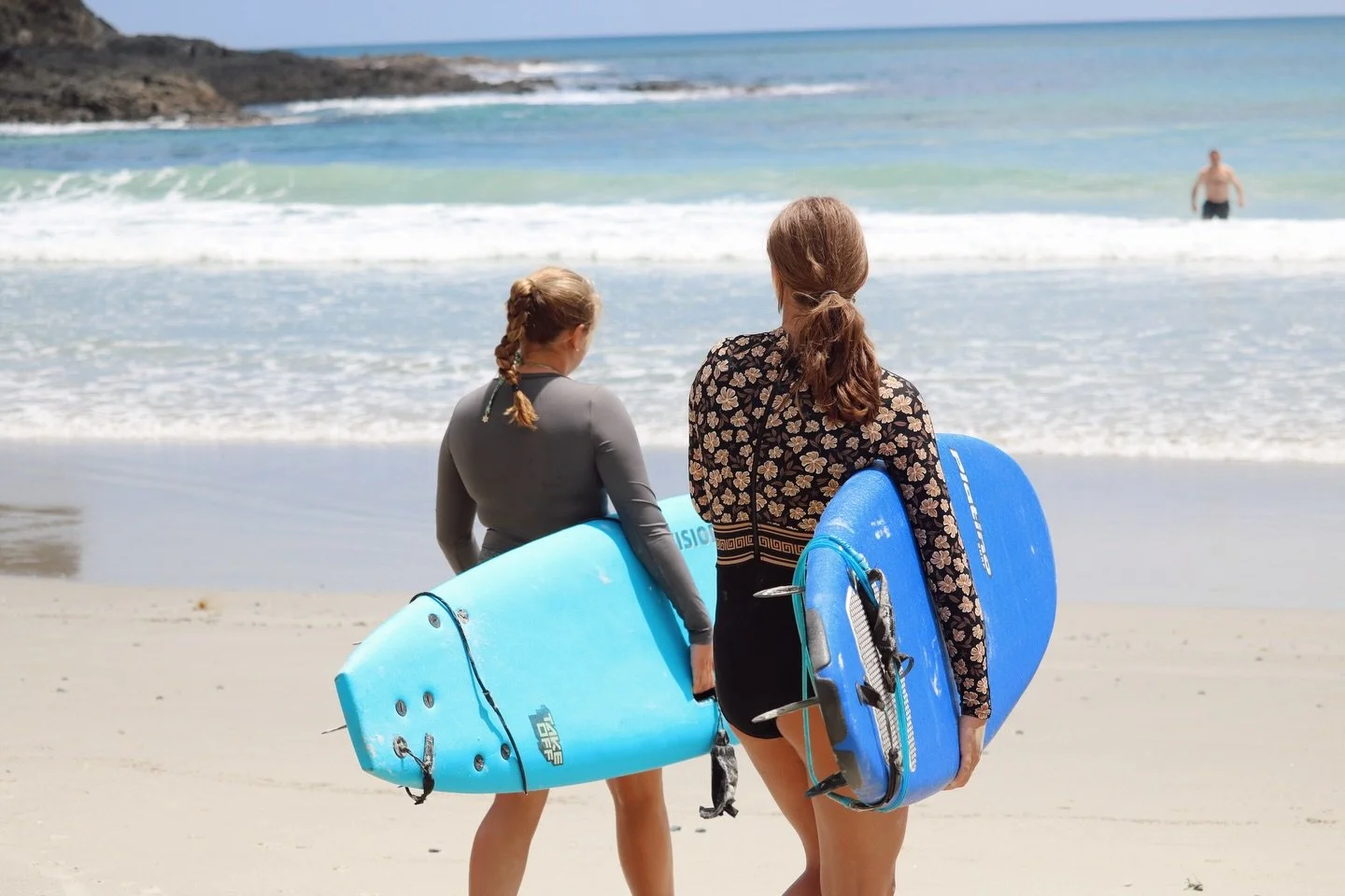 🏄&zwj;♀️ From Whitewash to Wave Catcher
Whatever stage you&rsquo;re at &mdash; we&rsquo;ll meet you there. Our private surf lessons are perfect for building confidence, correcting habits, and finally nailing those turns you&rsquo;ve been working on.