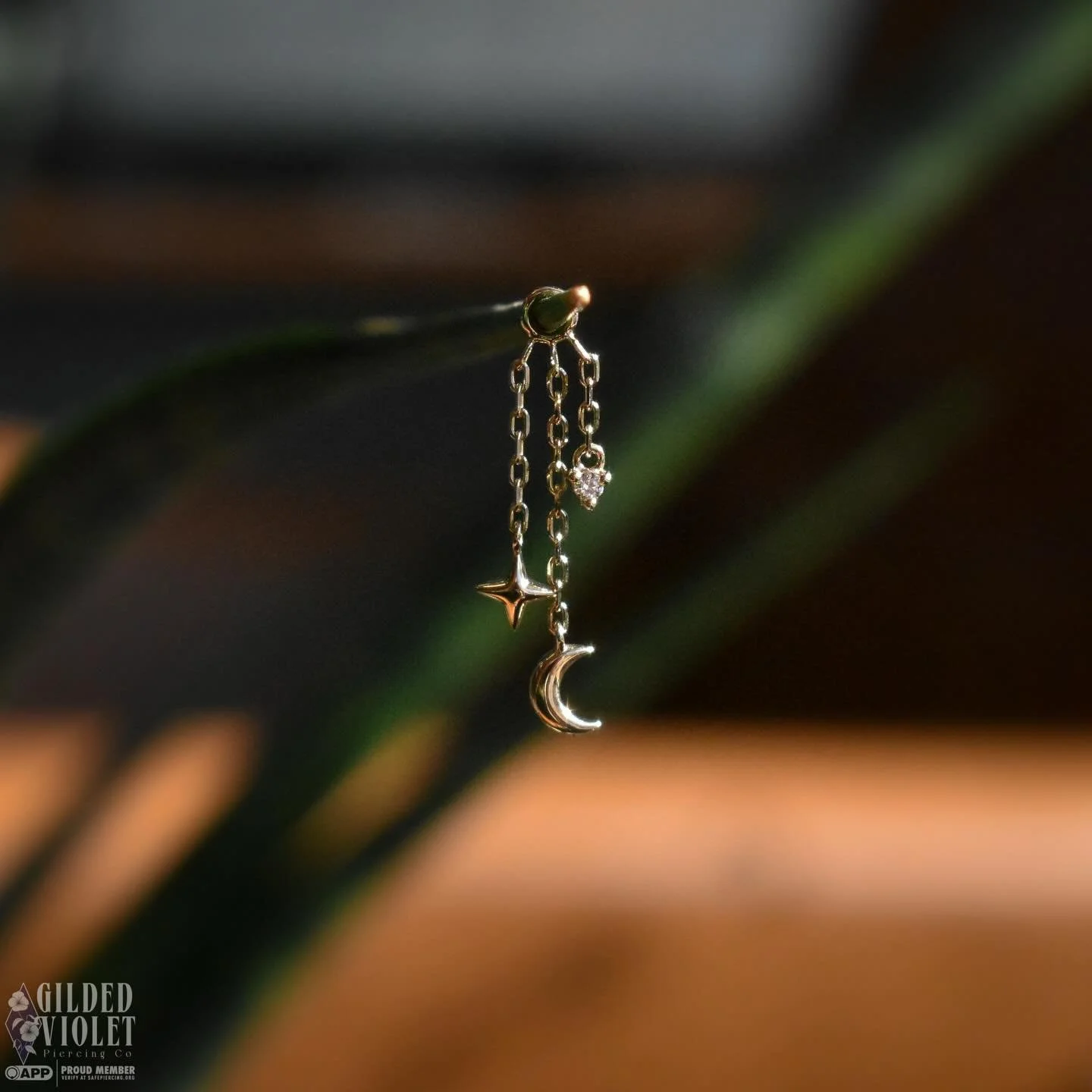 Charms, diamonds, and a celestial vibe 🌙 Cassiopeia from Modern Mood is a ~stellar~ addition to any ear styling ✨ And the best part - she's included in our Black Friday sale this weekend 👀 
Schedule an appointment to snag this beauty (and hear more