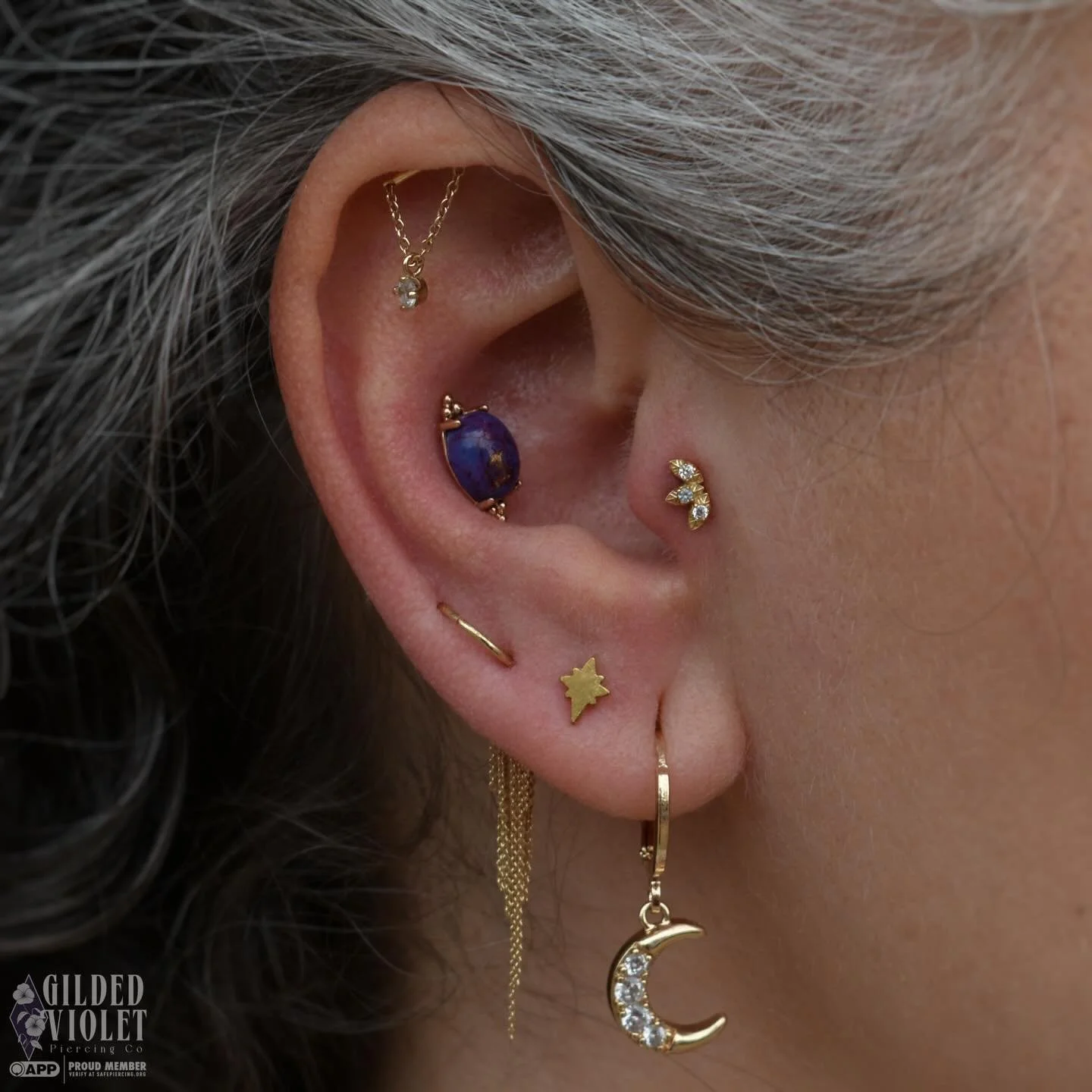 Starting this year off right with a little curation check-in ✨ 
Purple copper turquoise in rose gold upgrade for the conch, and Tidefall charm on her earlobe orbital to add even more movement to compliment her (still healing) hidden helix and tragus
