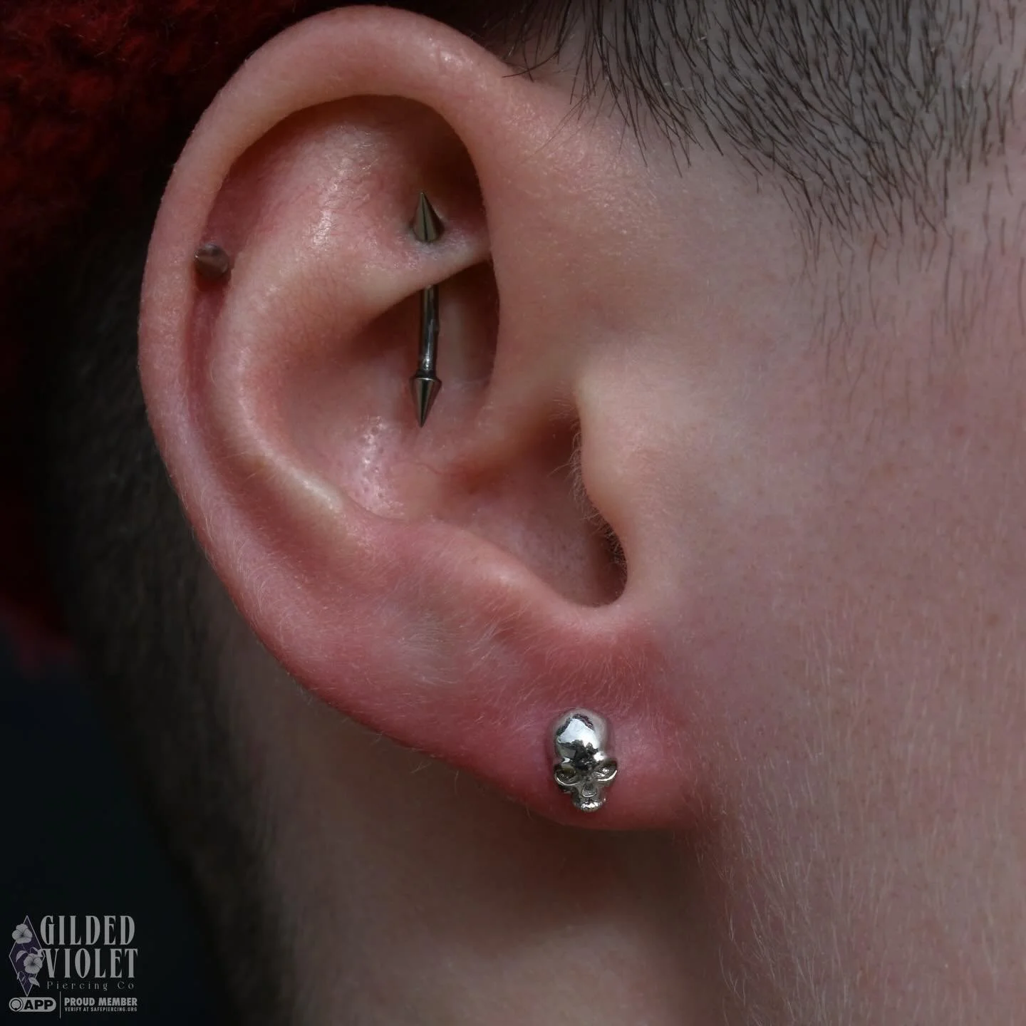 White gold earlobe upgrades for the homie Brooke 🤍 They chose a mismatched pair that compliments them perfectly Which piece is your favorite? 👀
.
.
.
#gildedvioletpiercing #whitegold #earstyling #piercings #appmember