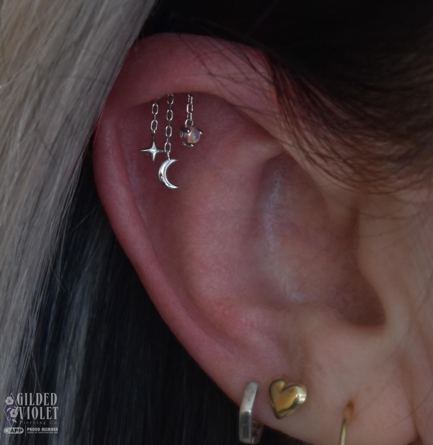 Bound to the night sky, Cassiopeia's beauty is eternal ✨ 
This piece, named for the mythical queen, fits so beautifully in this hidden helix. To say I'm obsessed would be an understatement. Thank you, as always, for your trust ✨
.
.
.
#gildedvioletpi