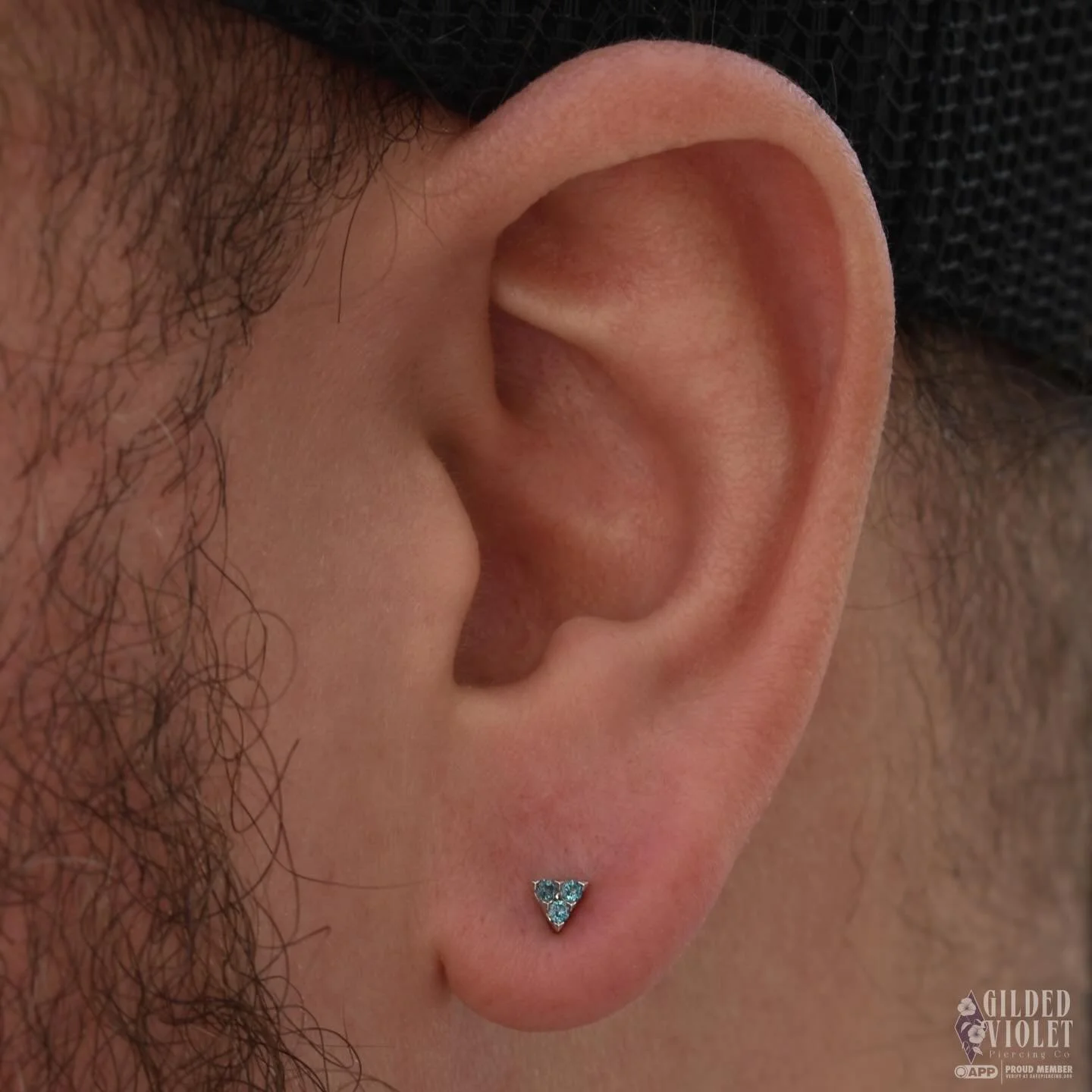 White gold with London Blue Topaz from @tetherjewelry for Eli's fresh earlobe piercing - the perfect piece that's as effortlessly cool as he is ✨Simple doesn't have to mean boring! 
.
.
.
#gildedvioletpiercing #jeannettepa #tetherjewelry #earlobepier