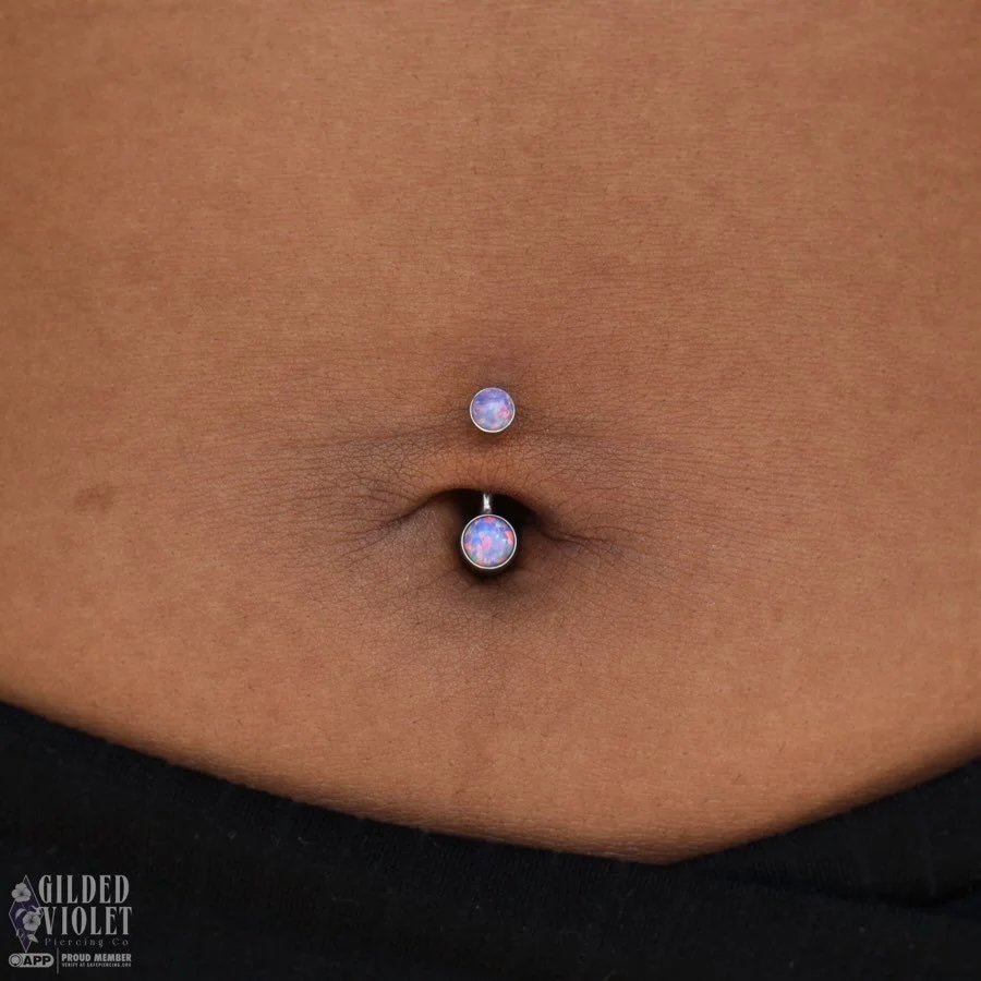 Fresh navel with lavender opals 💜 If you've been thinking about getting a navel piercing, this is your sign to do it soon to give it a chance to be healed enough to swim later this summer✨
.
.
.
#gildedvioletpiercing #piercingjeannettepa #safepierci