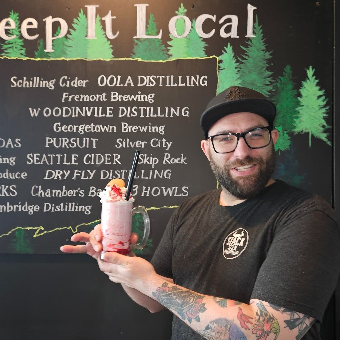 Fresh raspberries, minty goodness, and a whole lot of summertime vibes in one glass. Ryan giving you a preview of what you need to try before our July Specials end. 🍦🍓
Catch it (and the Cubano Burger) before they’re gone! ⏲️
#seasonaleats