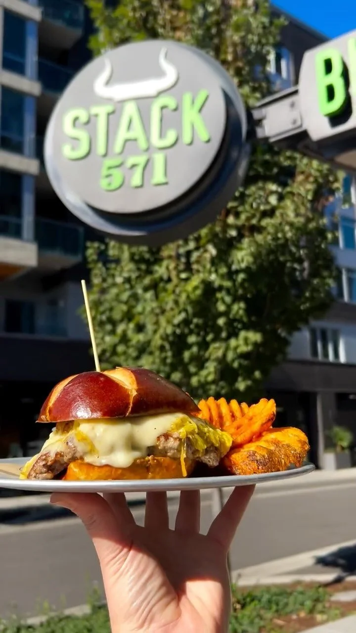 🥨 #WorldBreadDay, but make it burger-worthy.
Our October Burger of the Month, The Brat Burger has a golden pretzel bun that is stealing the spotlight — stacked with a juicy brat patty, melty Swiss, bourbon caramelized onions, sauerkraut, and