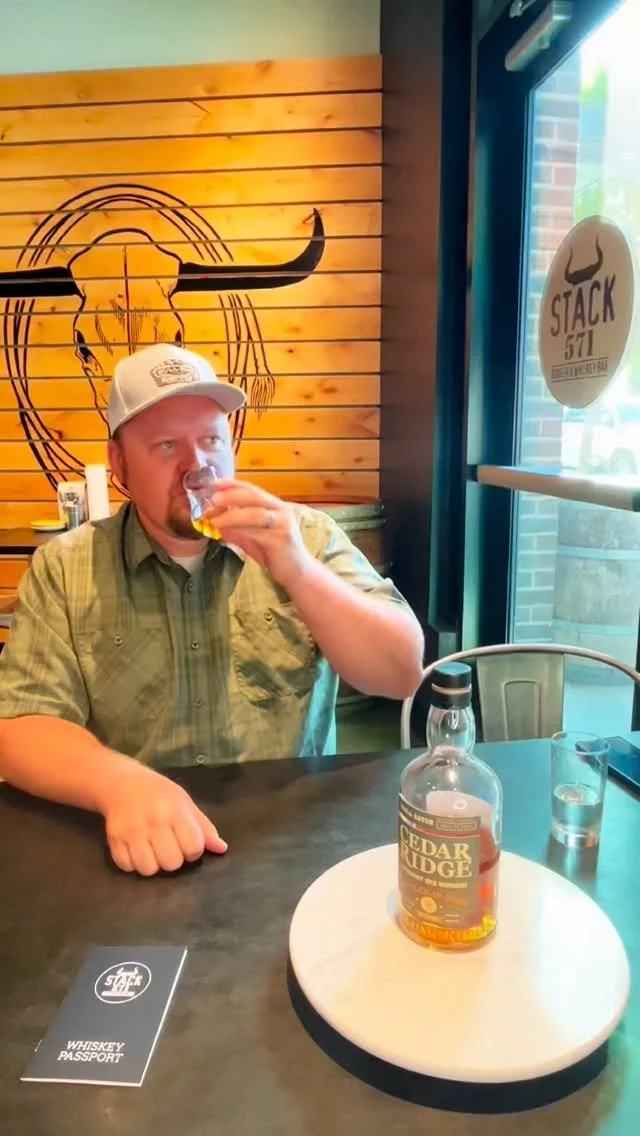 🥃 We’re back for another #whiskeywednesday with Matt from @rarewhiskeynomad — and this week, we’re heading to Iowa to taste @cedarridgeiowa Bottled In Bond Straight Rye Whiskey.
This 100-proof rye honors the 1897 Bottled-in-Bond A