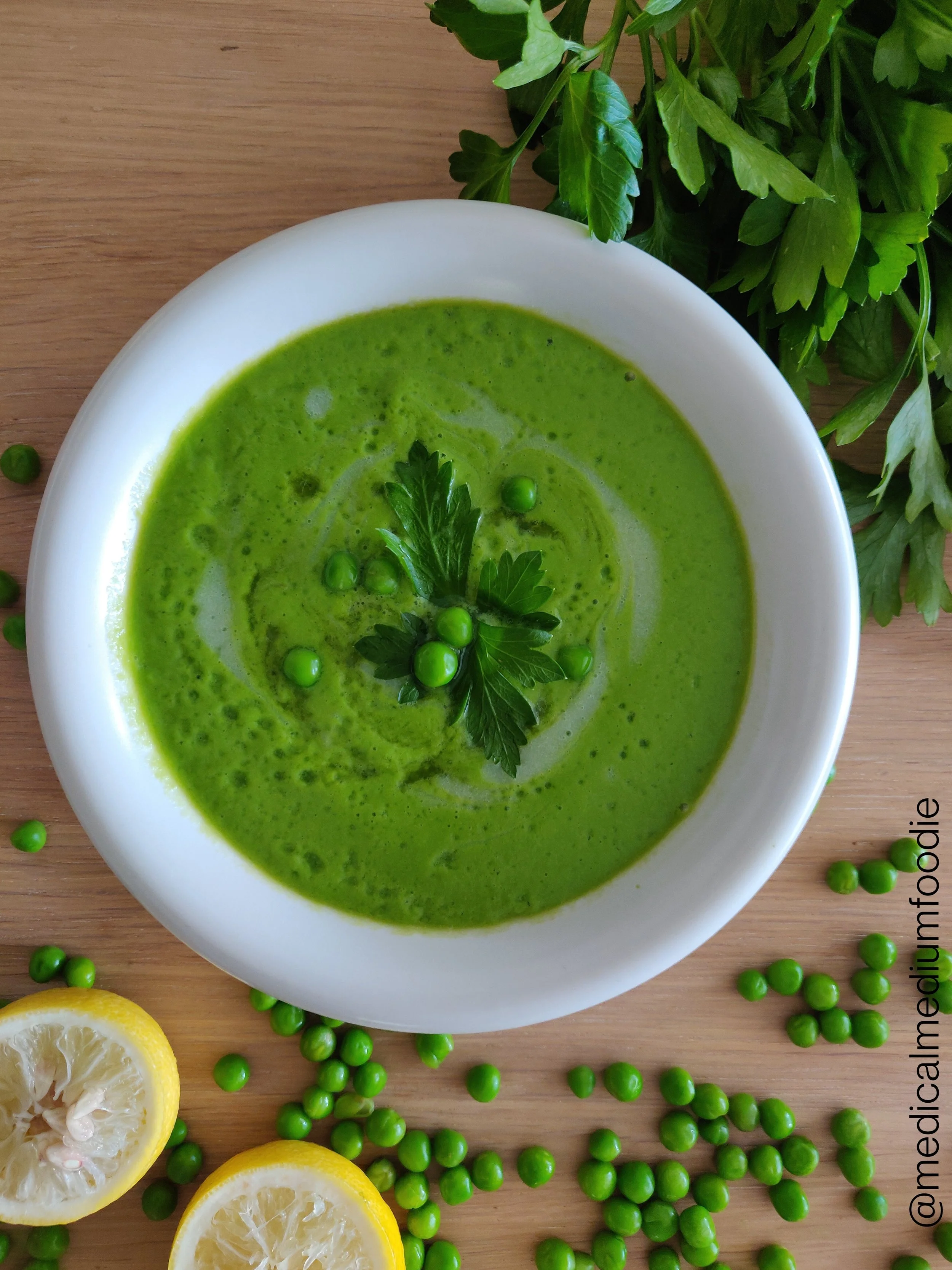 Parsley pea soup - easy, fast and fat-free.jpeg