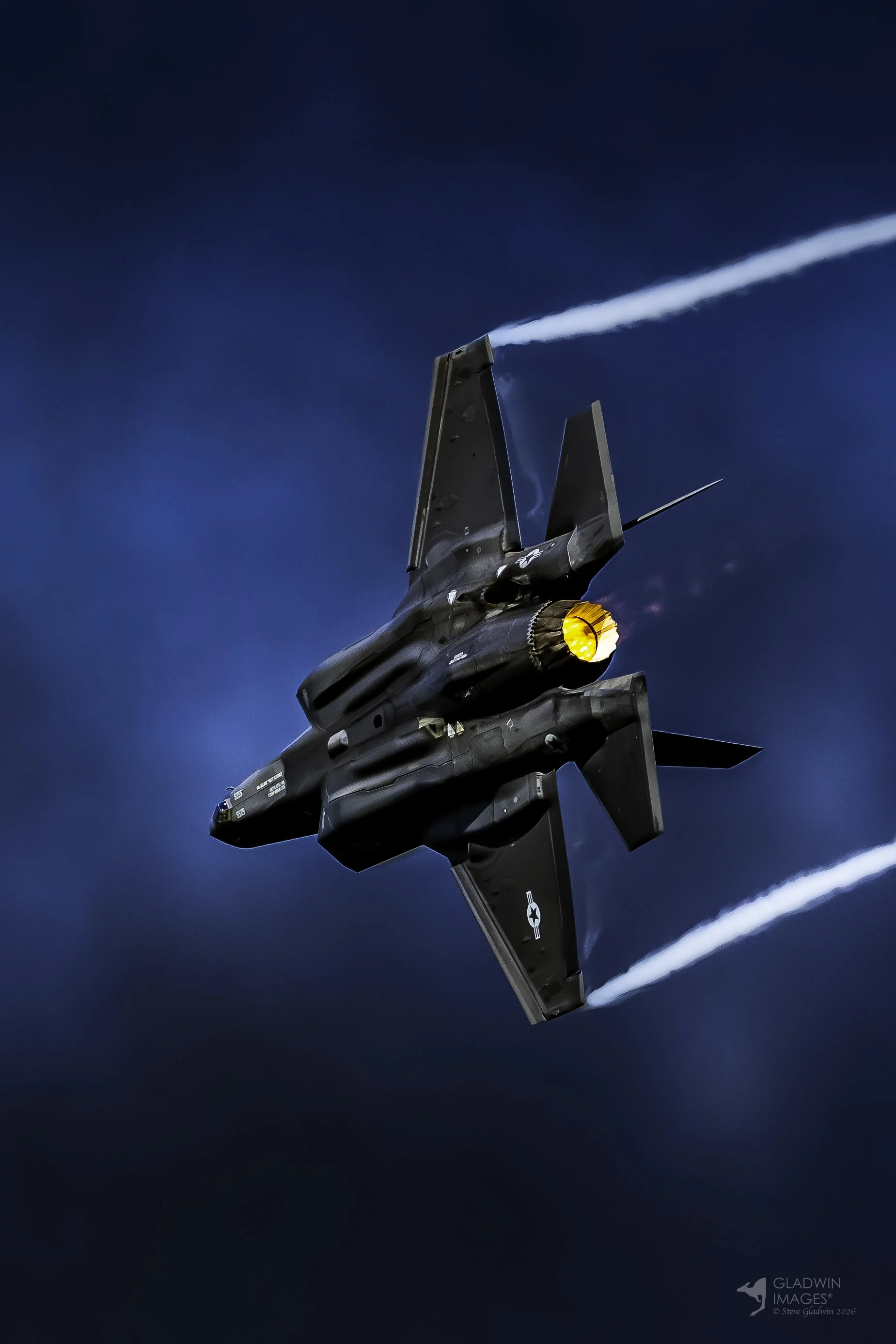 F35 leaving contrails behind.