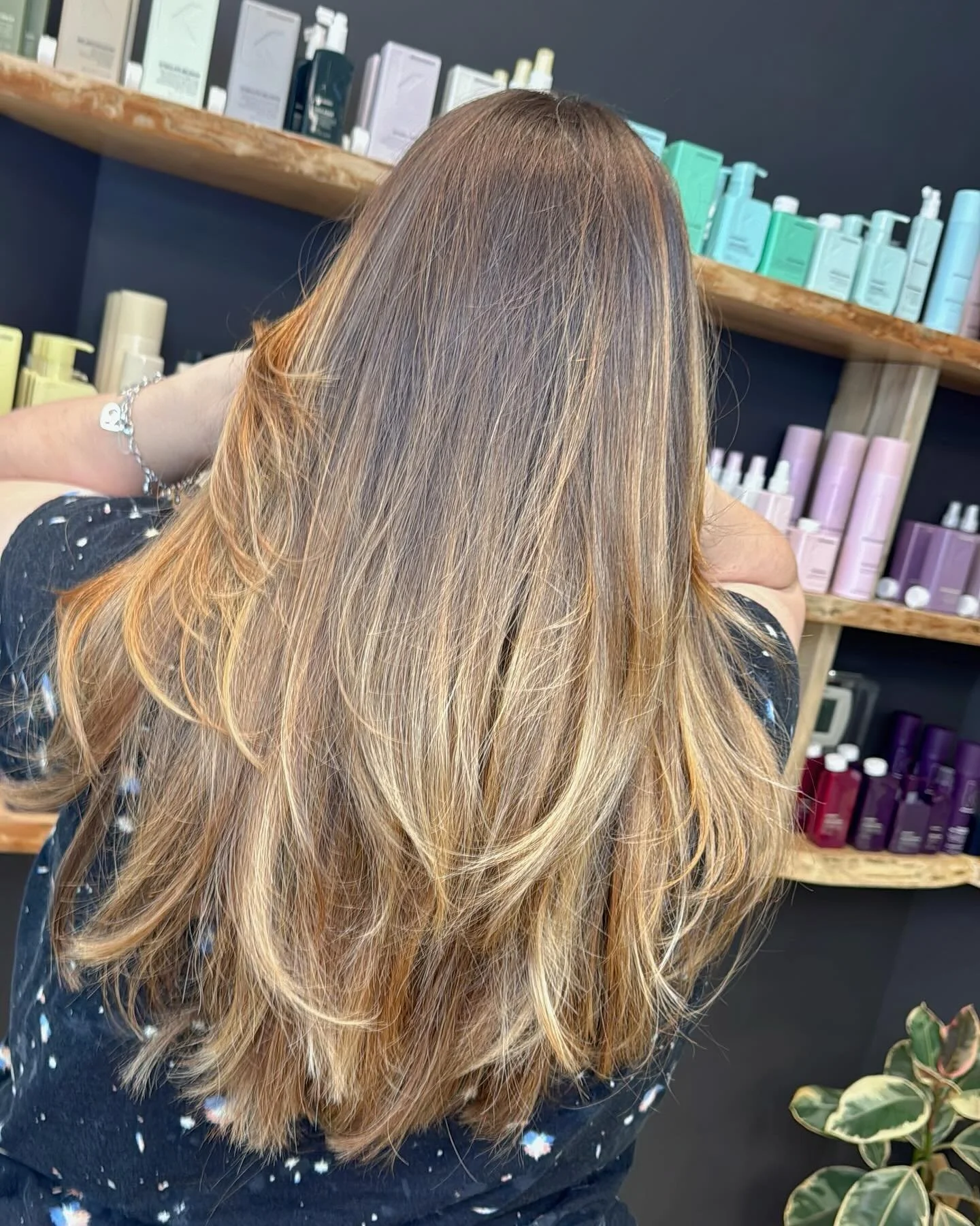 Back to school ready 😘
This lovely teacher got a balayage and trim today getting ready to be back in the classroom ❤️

Cut and color : @axr_beauty 
Salon : @tgprestonpark 

#toniguy #toniguyusa #tgprestonpark #kevinmurphy #kevinmurphycolor #balayage