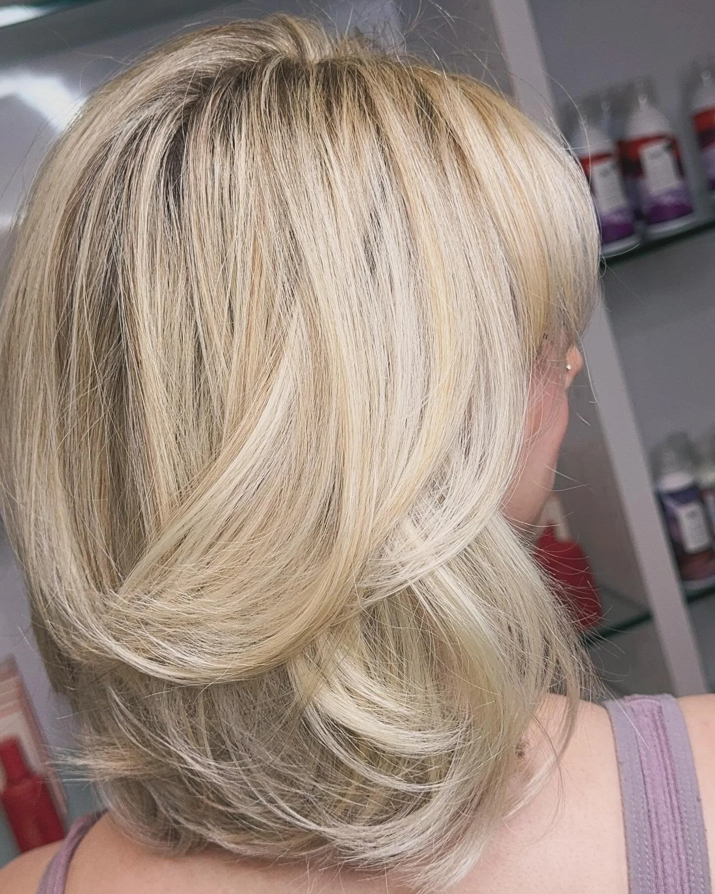 Full head highlight in salon, getting ready from prom 😘

@tgprestonpark 

#tgprestonpark #toniguyplano #fullhiglight #promhair #preptime #goldwell #randcostyling