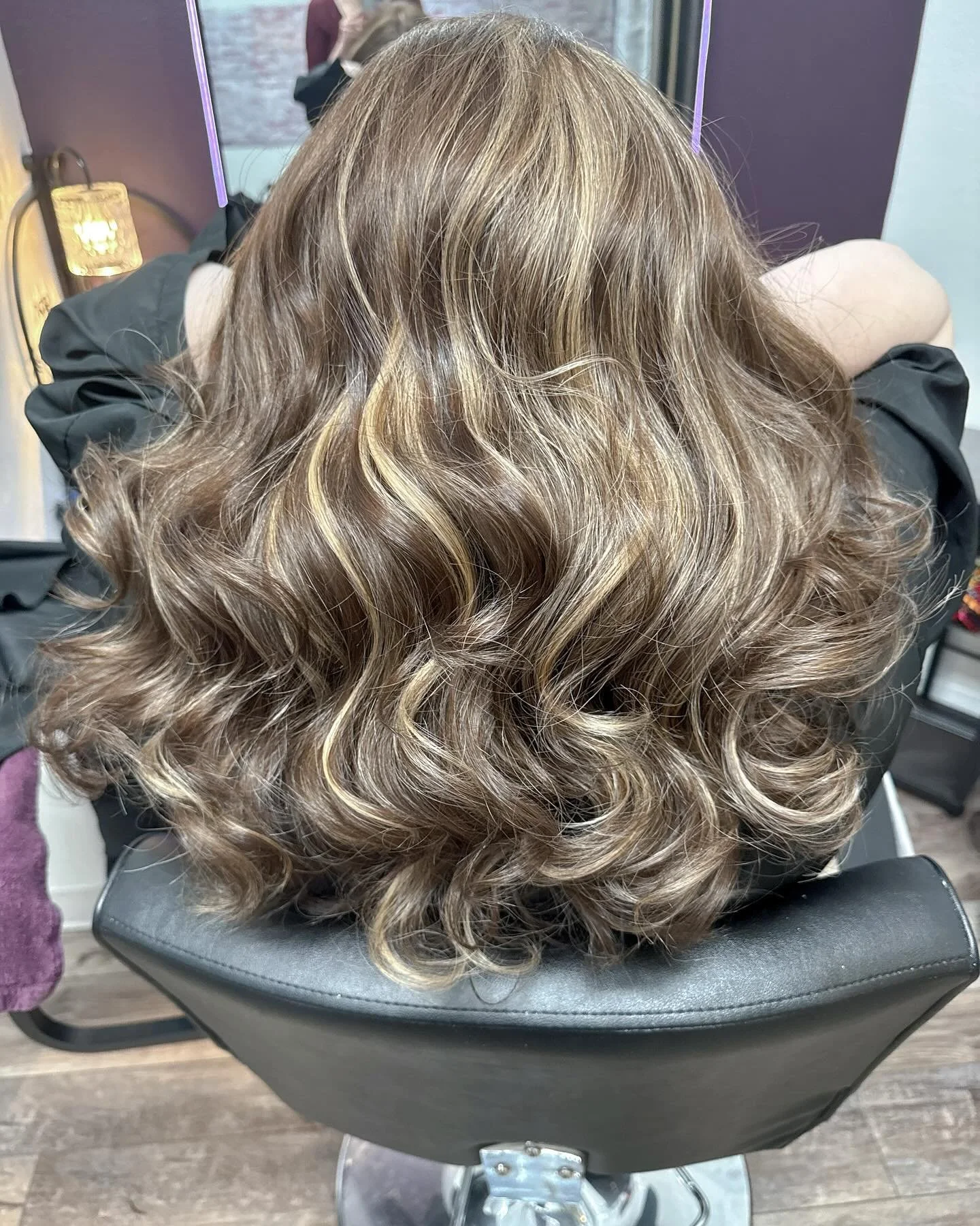 Another day, another hair transformation! 😘

Color used- @wellahairusa 

#statmentblonde #balayge #haircut #blowout #newhairnewme #wellahaircolor #spectrasalonsuites #entropysalon