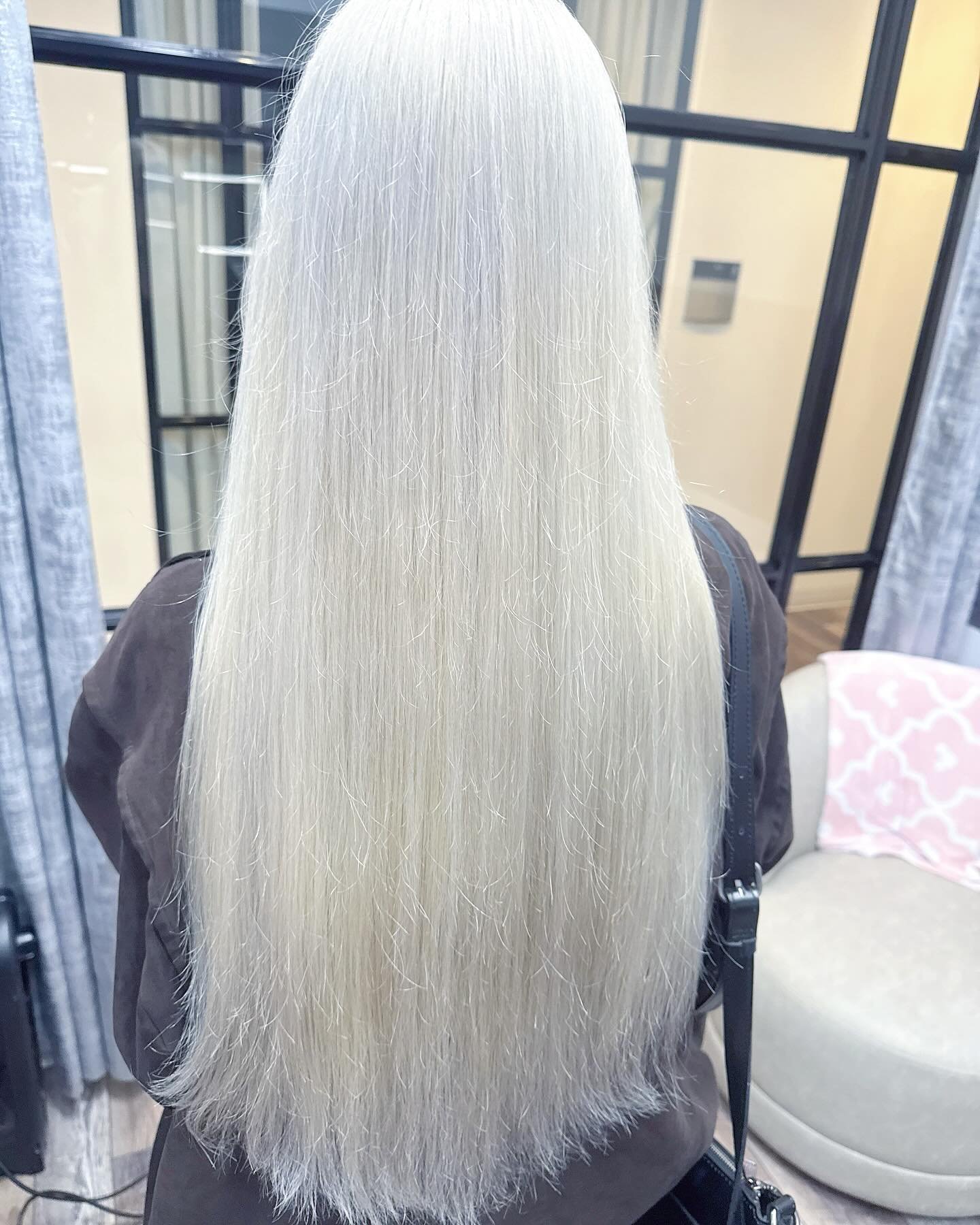 Everyone&rsquo;s getting ready for summer 😘

Color + product - @keunehaircosmetics 

#spectrasalonsuites #entropysalon #keune #keunecolor #blondehairdontcare #correctionblonde #longhair #platinumhair