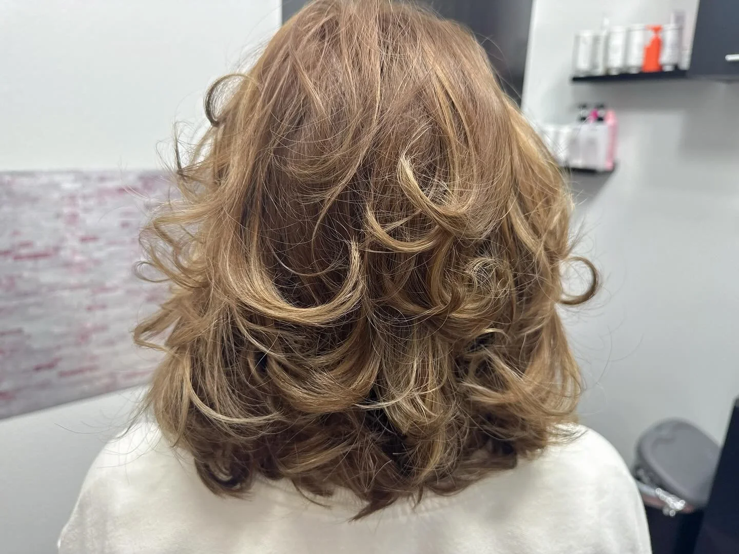 Fall hair 🍂🍁🍂

Did a tint w/partial today on my lovely client along with a major cut to prepare for the fall with and the holiday season ahead 🥰

#keune #fallready🍁🍂 #tintwithpartial #spectrasalonsuitesplano #entropysalon #blowout