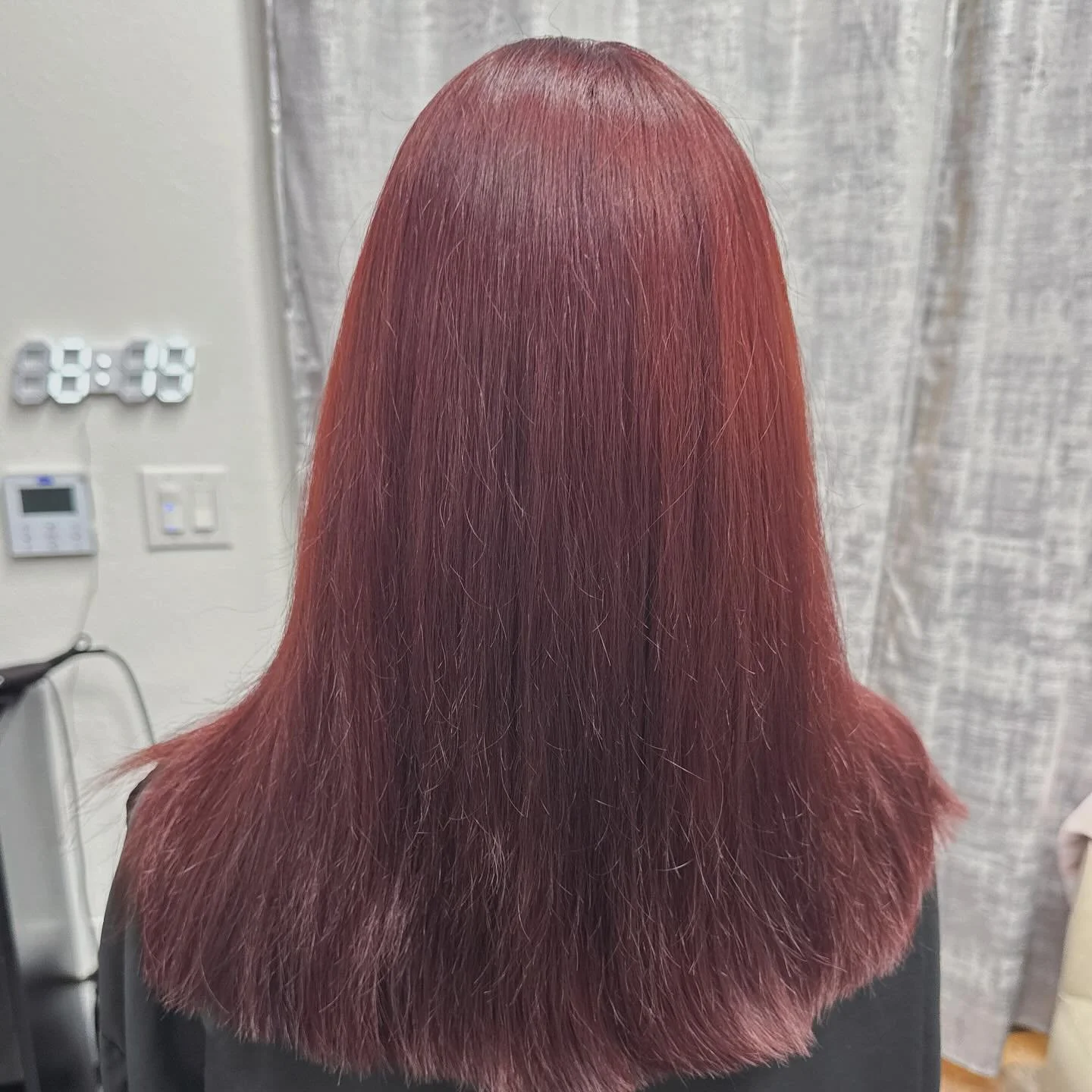 Just live a good red head client ❤️
One of my regulars wanted to do a deeper red, the color pops out so much more in person 😝

Color- @keunehaircosmetics 

#redhairgirl #redhairdontcare❤️ #spectrasalonsuites #entropysalon #keune #keunecolor