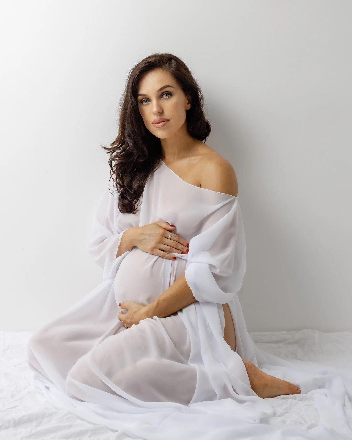 Timeless, elegant beauty @remieplehan 💙
.
.
.
.
Gold Coast maternity photographer 
.
.
.
.
.
#goldcoastfamilyphotographer #goldcoastphotographer #goldcoastmaternityphotographer  #goldcoastnewbornphotographer #goldcoastmums #brisbanephotographer #gol