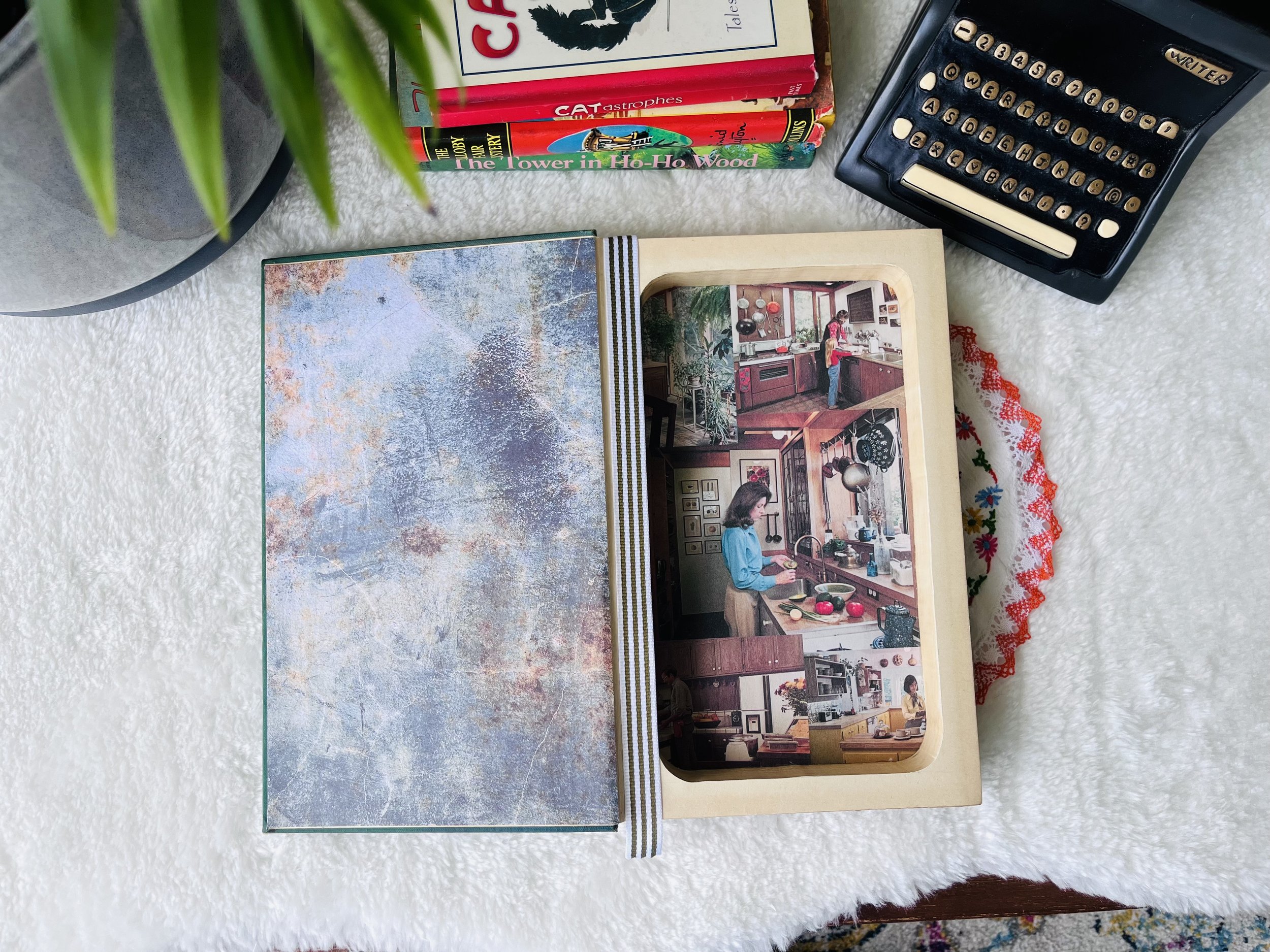 Vintage Cyclopaedia Hollow Book Safe Home