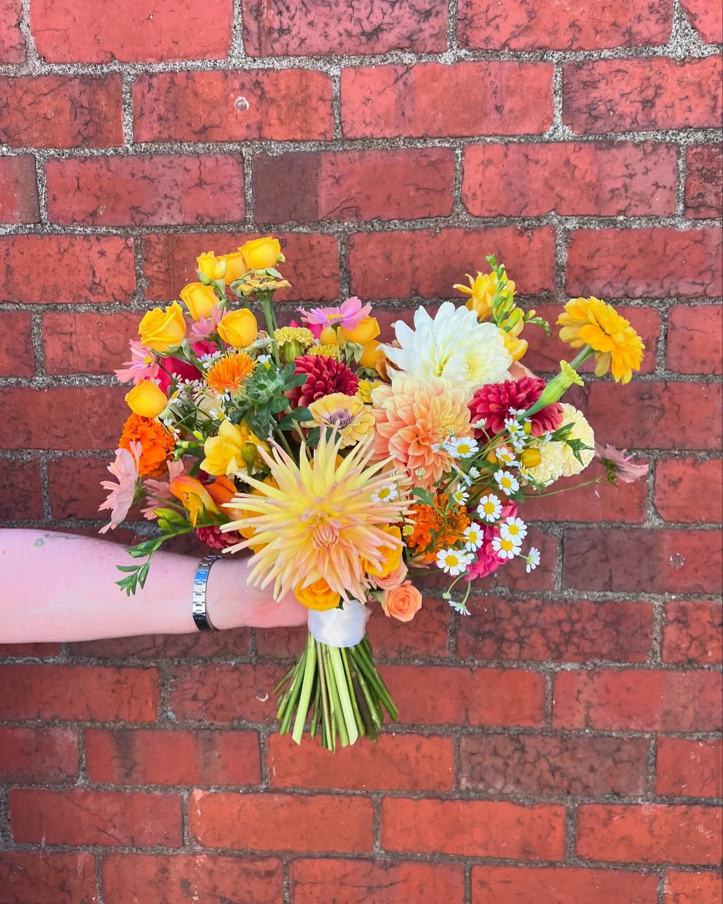 Sunshine galore! 🌼 this colourful and vibrant wedding back in April at @prefabhallwellington was made for a very cool couple. The most beautiful vessels were supplied by the brides whanau, filled with dreamy blooms and adorned with dainty bows. So f