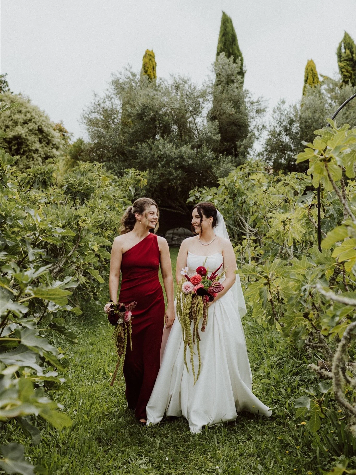 Lottie&rsquo;s bouquet full of amaranth ❤️&zwj;🔥 the fig trees ❤️&zwj;🔥 incredible photos by @jaymee_photography ❤️&zwj;🔥 the colour green ❤️&zwj;🔥 this wedding!!!!!! ❤️&zwj;🔥
