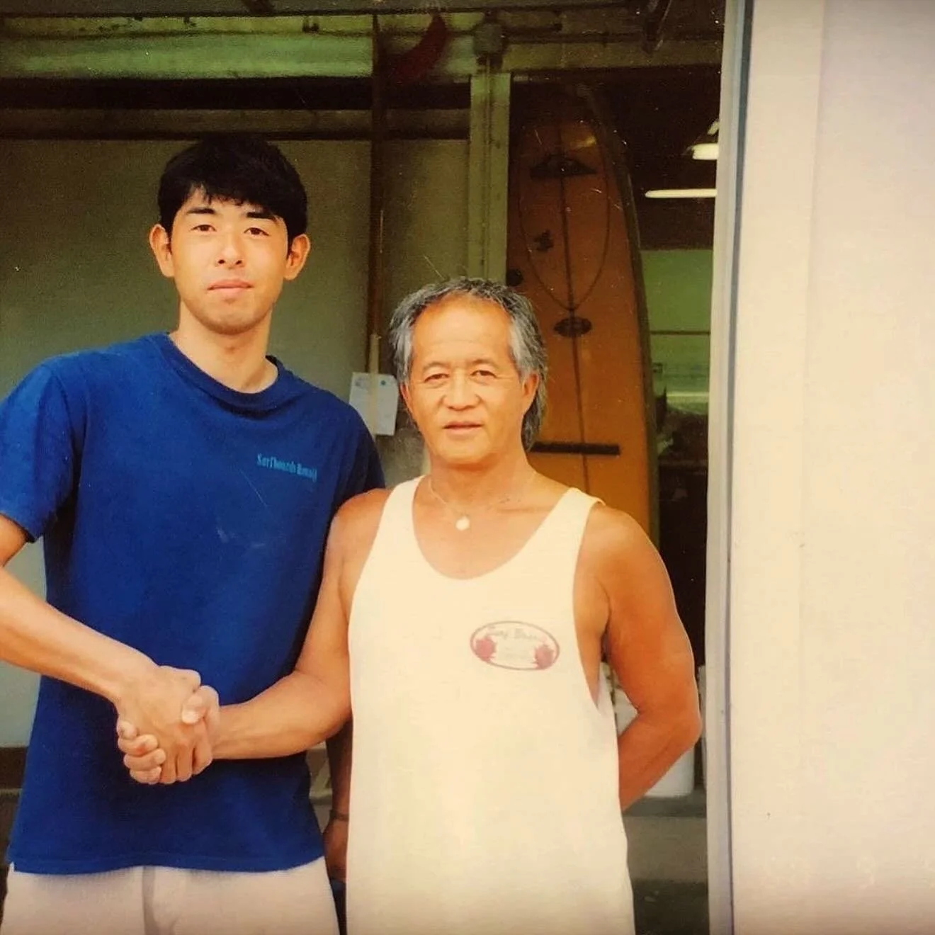 Donald giving his close friend a tour of his factory off Cleveland street in &lsquo;98

#donaldtakayamasurfboards #donaldtakayama #hawaiianprodesigns #surflifestyle #surf