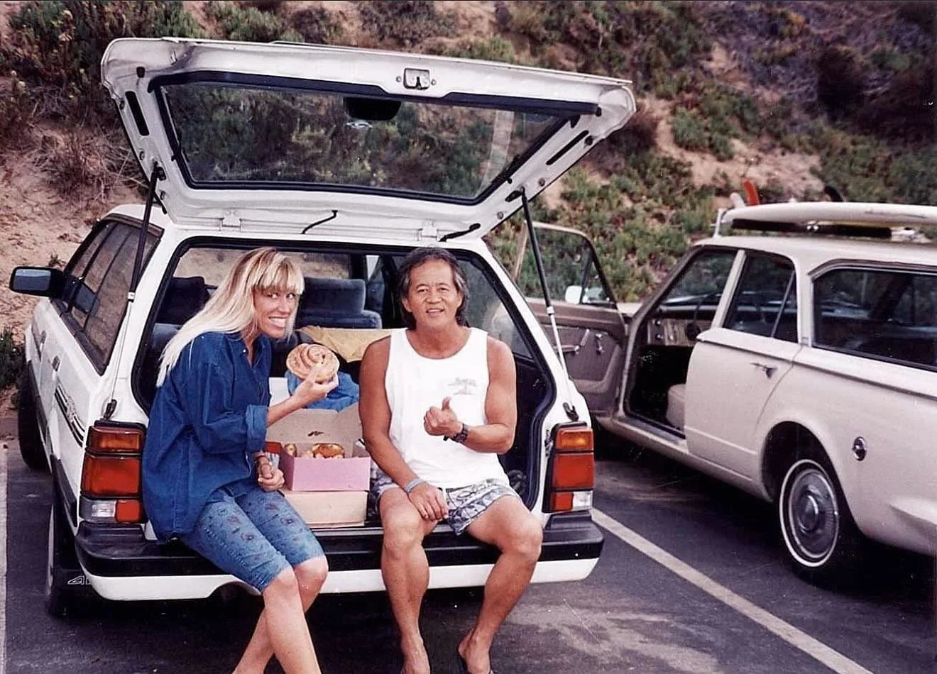 @mrs._otter &amp; Donald having breakfast together 🤍 This feels like a moment you wish you could step into. What do you think they were talking about?

Creds to the great @mrs._otter 

#donaldtakayama #donaldtakayamasurfboards #surflegends #surf