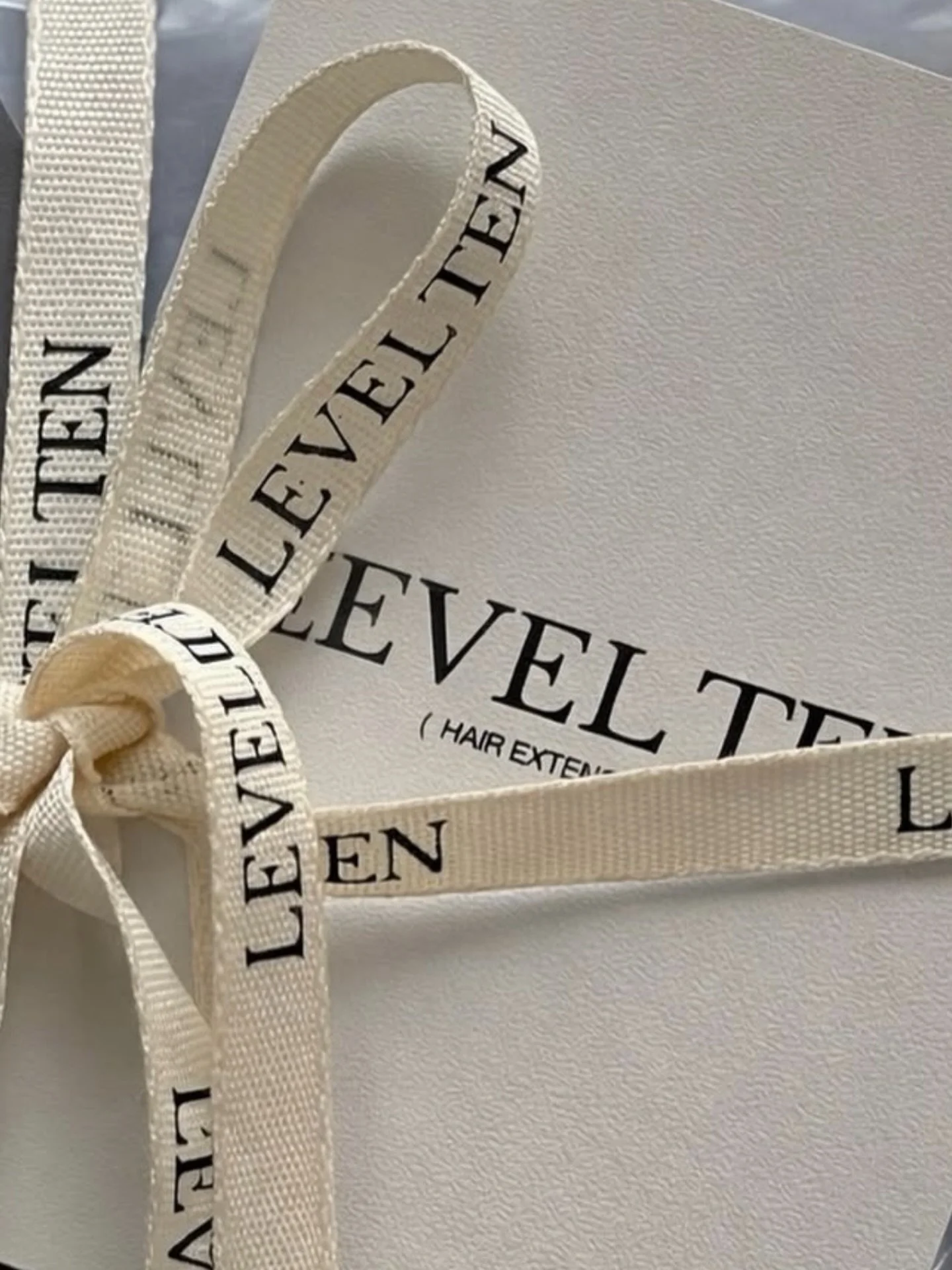 The devil is in the detail 🤎 Nothing at Level Ten Hair Extensions is a second thought. From the hair itself to the packaging it arrives in - every part is intentional. 
That is what defines luxury. 

#hairextensions #brisbanehairextensions