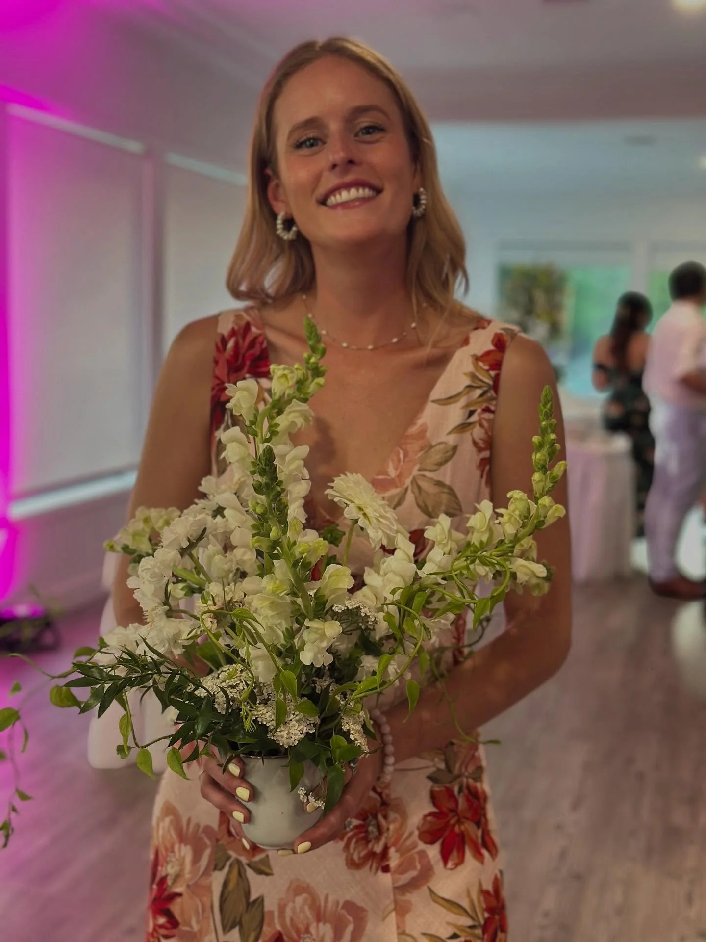 Getting to be a guest AND the florist at a dear friend&rsquo;s wedding has meant the world to me! Flying out to Oregon and working with @mayeshportland was a dream and so seamless! We went with a ton of local stems and some special imports for our br