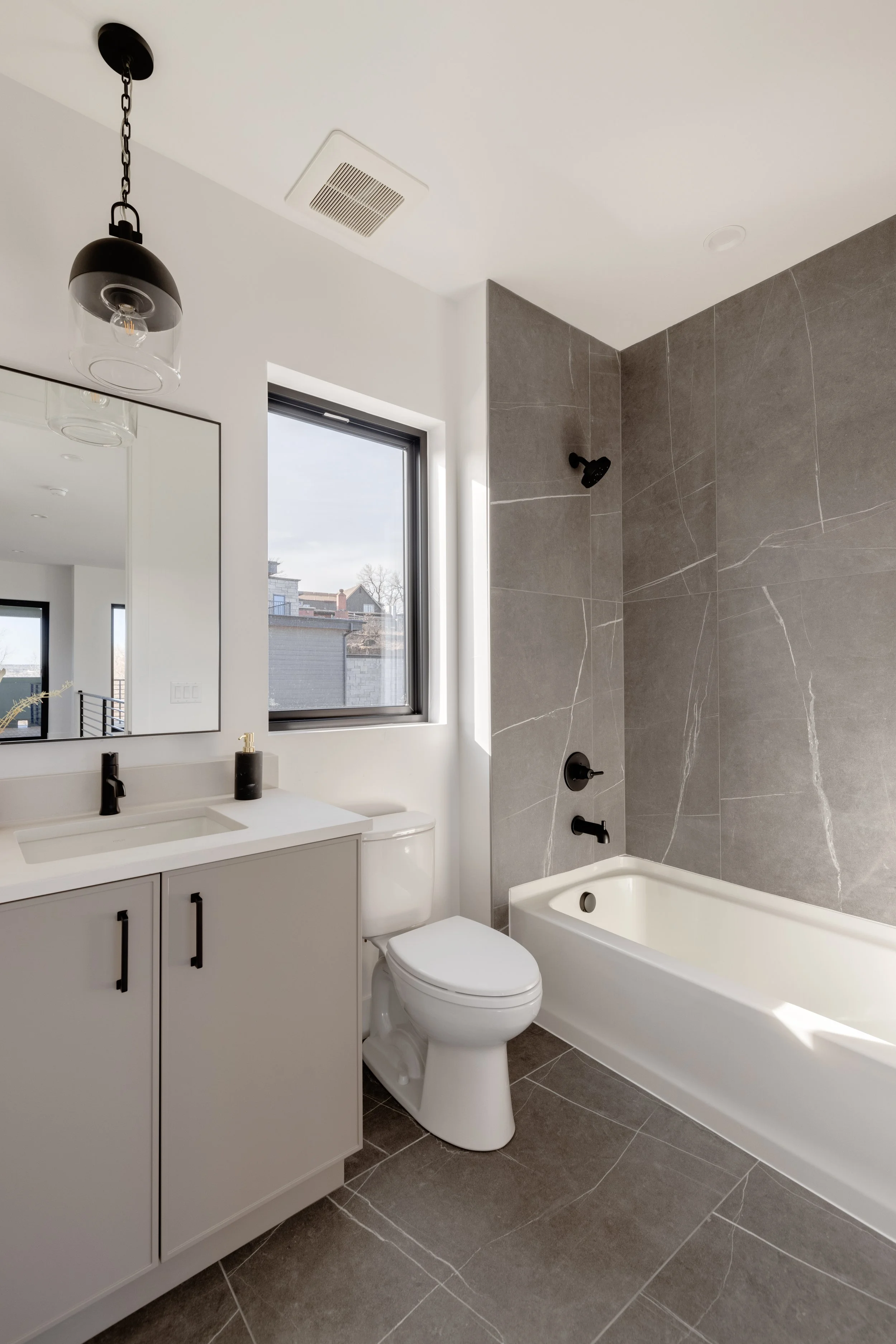 kyliefitts_3287hillsidedr_32.jpg