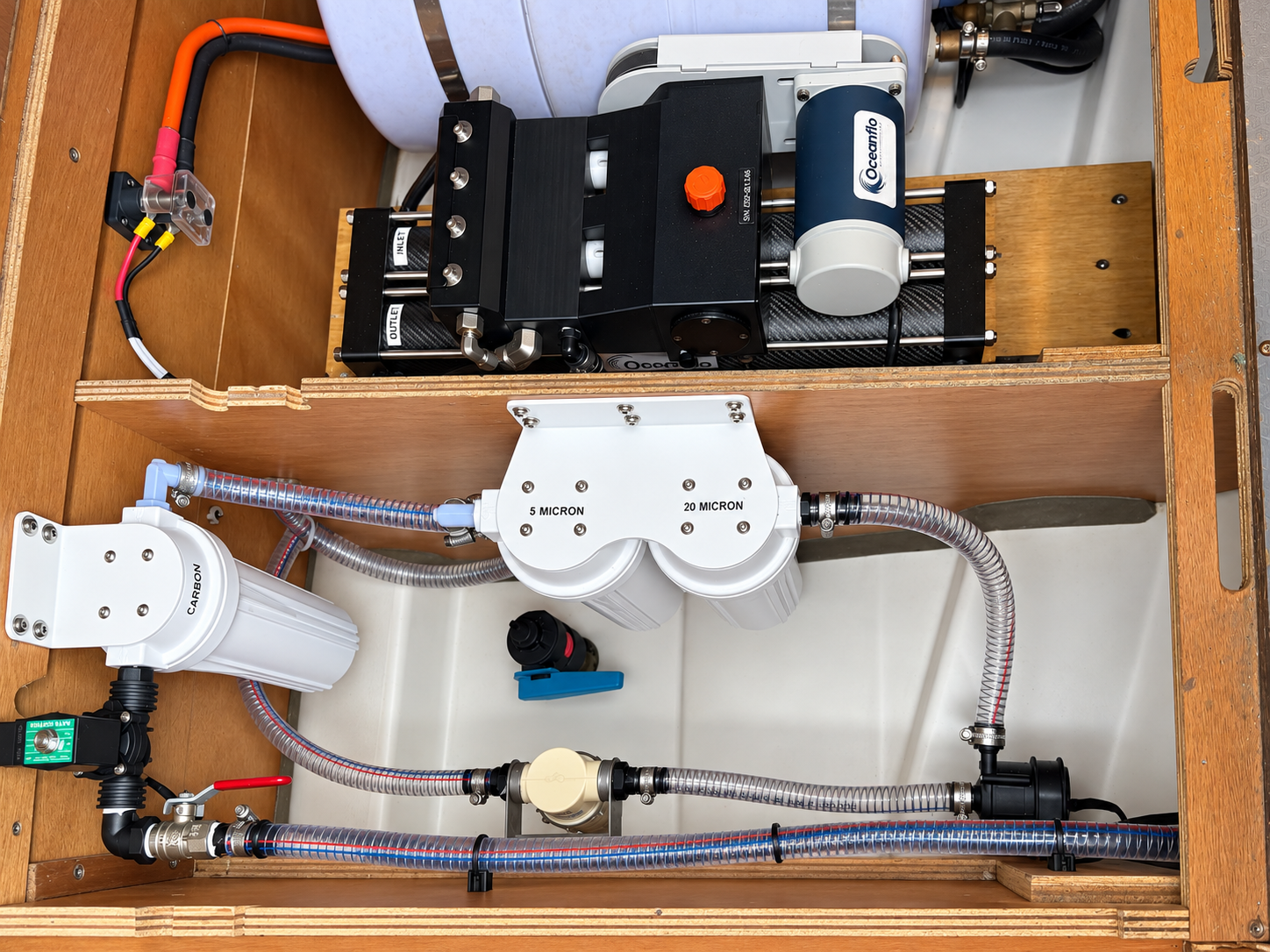Oceanflo OF70A - Installation in a compact locker