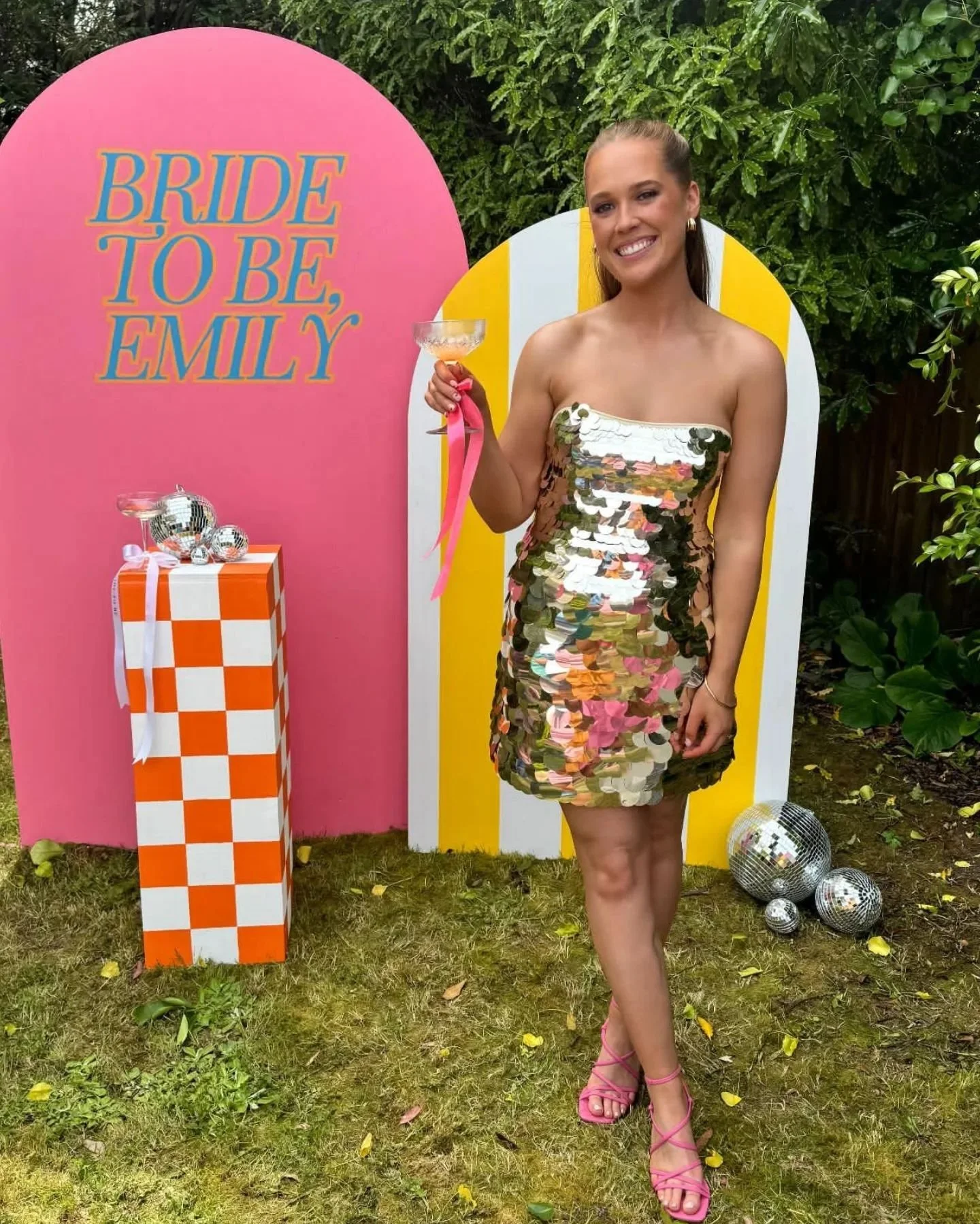 EMILY 》Glowing from head to toe ✨️

Emily was sprayed by Studio28 Tanning with the 12% Mocha solution and left on for 2hrs to give her the most beautiful caramel sun kissed tone. 
.
.
.
.
.
#Studio28tanning #bridalspraytan #weddingspraytan #spraytan 