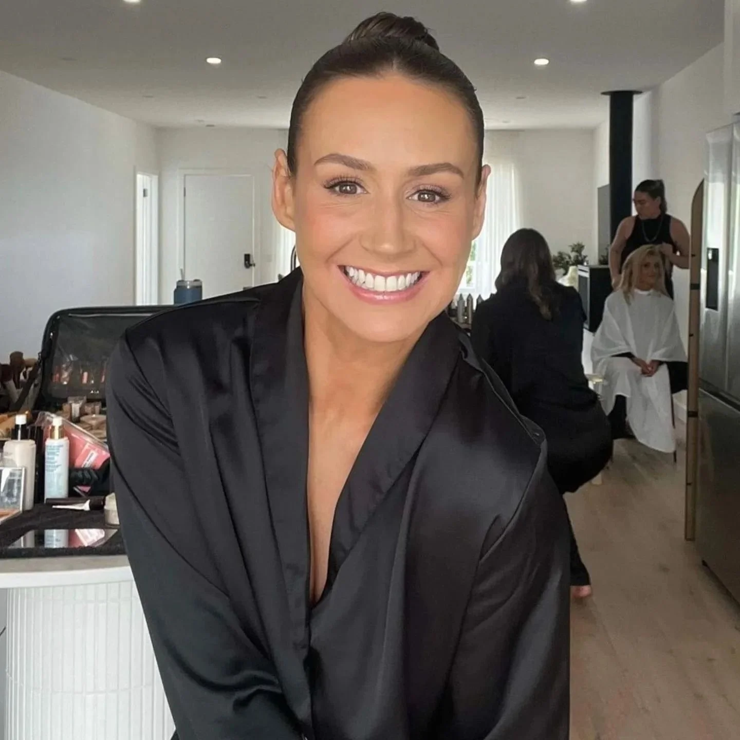JESS 》Beautifully Superb! 

I had the honour of tanning Jess and her bridesmaids for her special day. 
Jess was sprayed with the @nikki_mitchell_skin 15min tan and left on for 1.5hrs for the perfect bridal glow! 

Tan @studio28tanning 
Hair @rae.hair