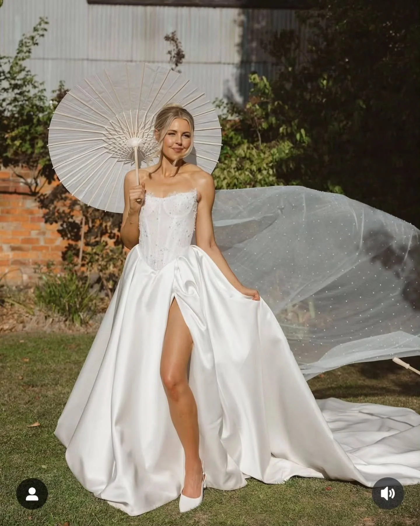 Radiant bride alert! ✨ 

Aimee looked absolutely stunning on her big day, from the dreamy gown and elegant parasol to that flawless bridal glow. 💫  The perfect bronze for the perfect bride by @studio28tanning with the @nikki_mitchell_skin solution! 