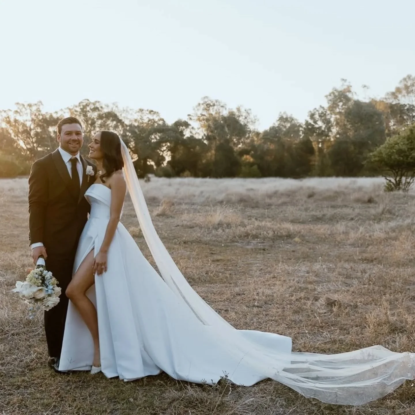KATHERINE 》Perfection 🤍

Katherine's golden hour glow by @studio28tanning to only enhance her natural beauty! ✨️ 

Photographer @weddingscapturedbypeta 
Makeup @makeupbyalexandrah 
Hair @hairbyamandaaudrey 
Venue @euroabutterfactory 
Content Creatio