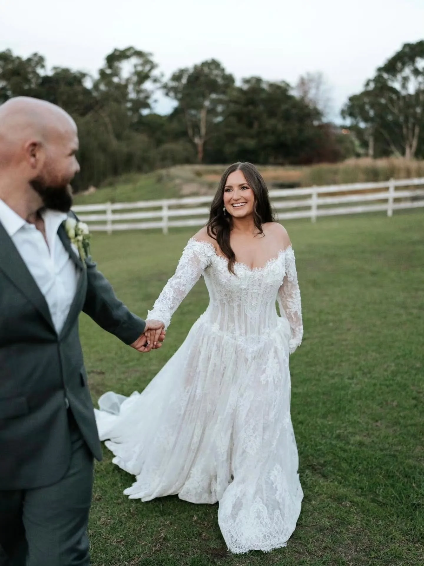 SARAH 》Dress Heaven! 🤍

I had the honour and pleasure to tan this beautiful lady for her special day. Still cant get over how gorgeous her dress was! 🙌✨️

Tan @studio28tanning 
Photographer @peter.ingamells.photography 
Venue @the_little_vineyard 
