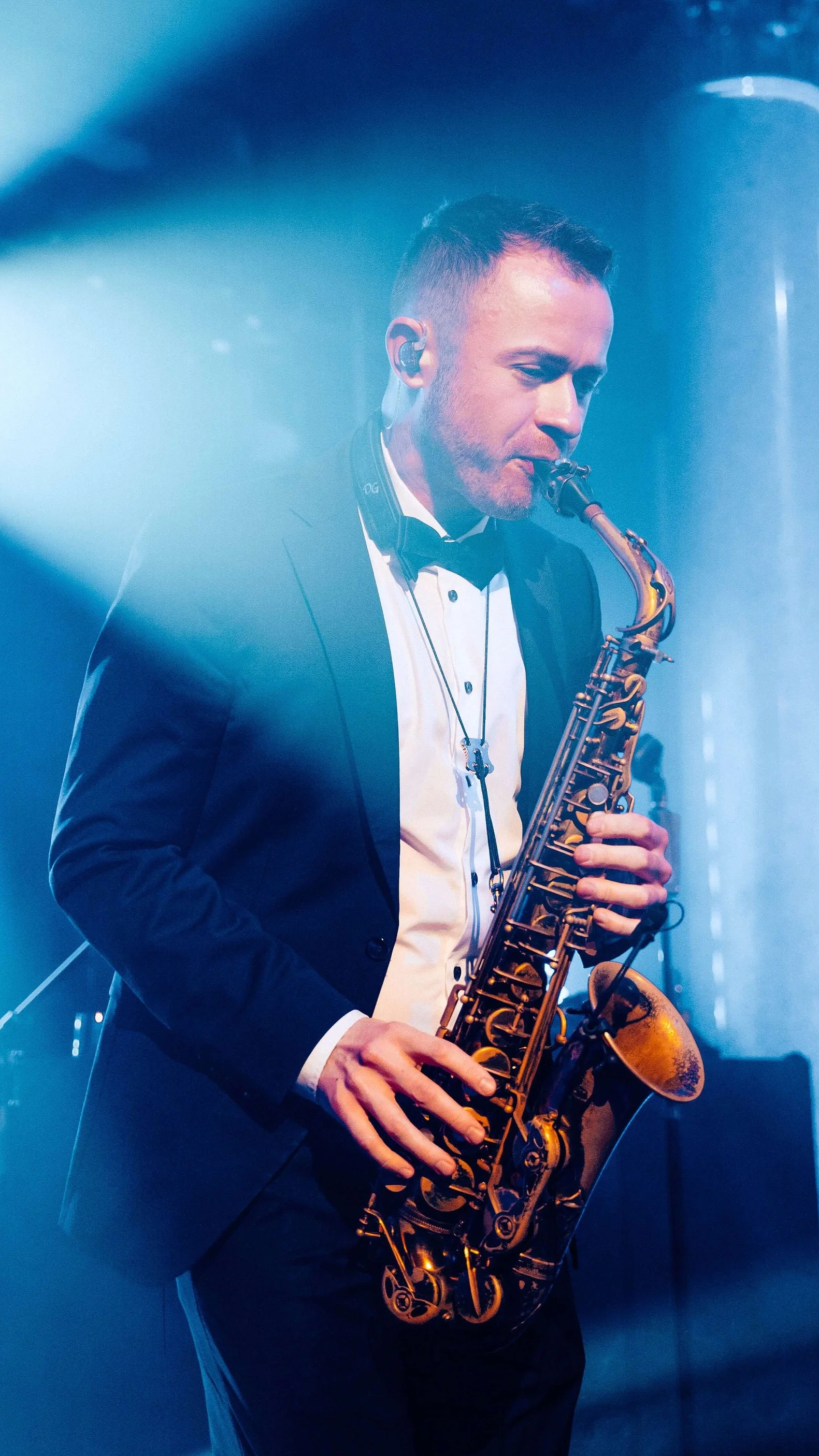 Frederik Mademann Saxophon München. Saxophonist für Events, Hochzeiten, Firmenfeiern, Messe, Gala, Corporate Event, Fashion Show, Product Launch
