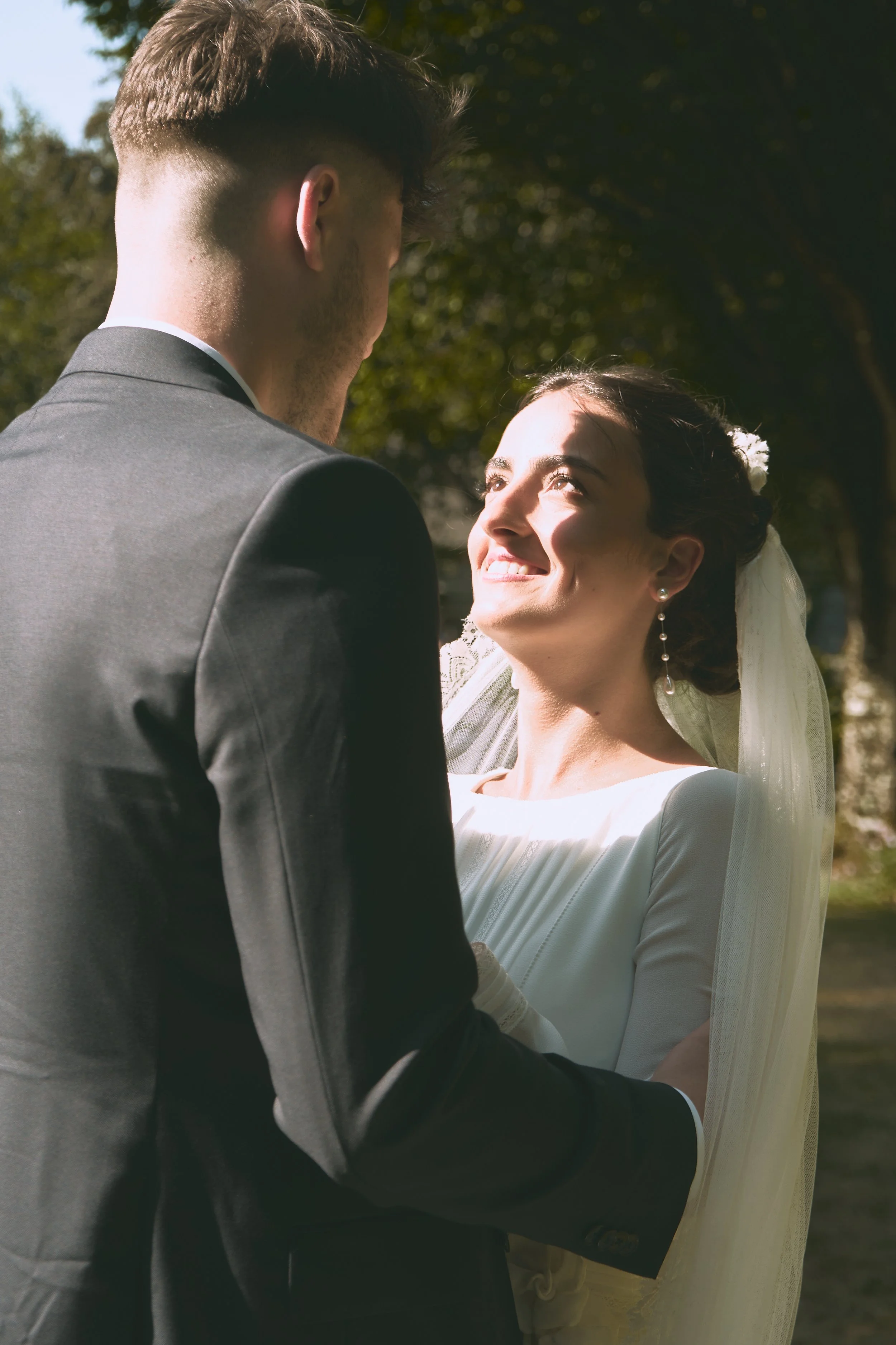 close up bridal portrait in sunglight