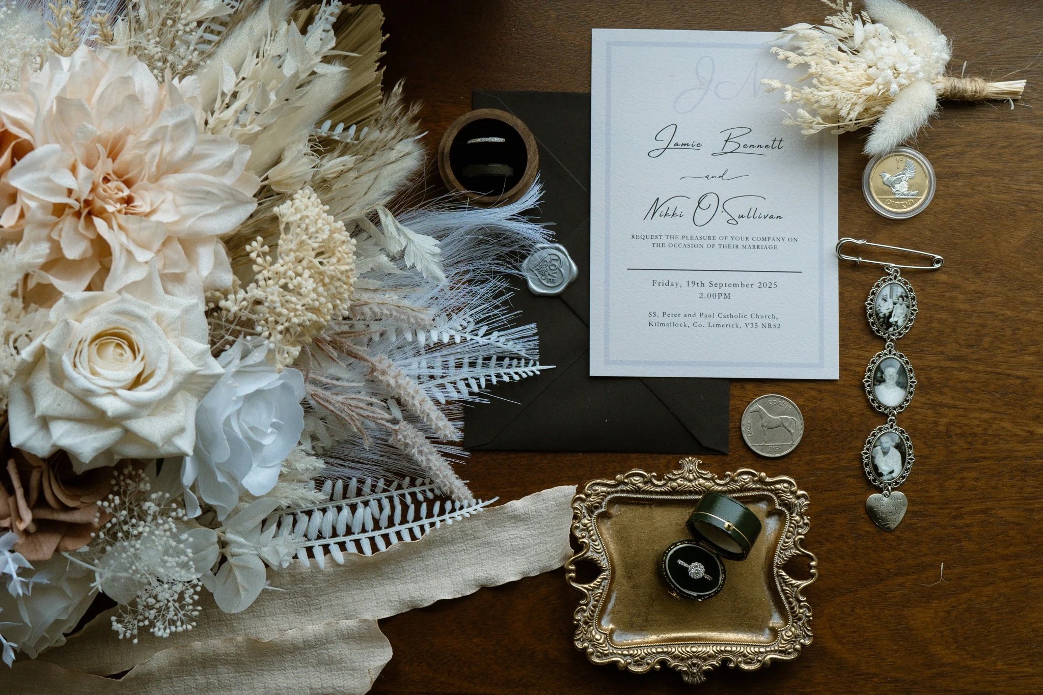 Wedding flatlay by Graei Portrait 