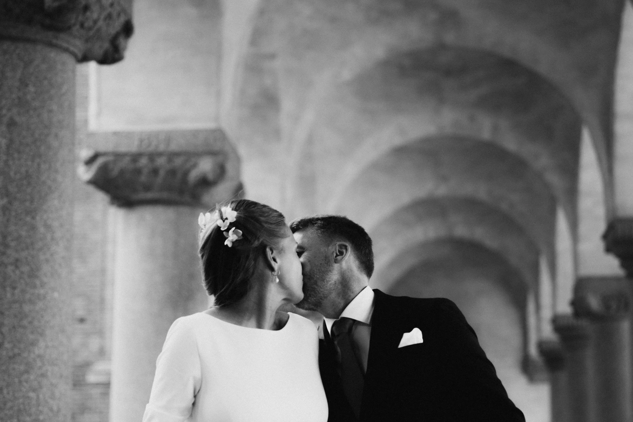 When preset + the feeling I'm looking for are a perfect match. <3 Couples, you will now get EVEN MORE artsy photos when you book me for your weddings. <3