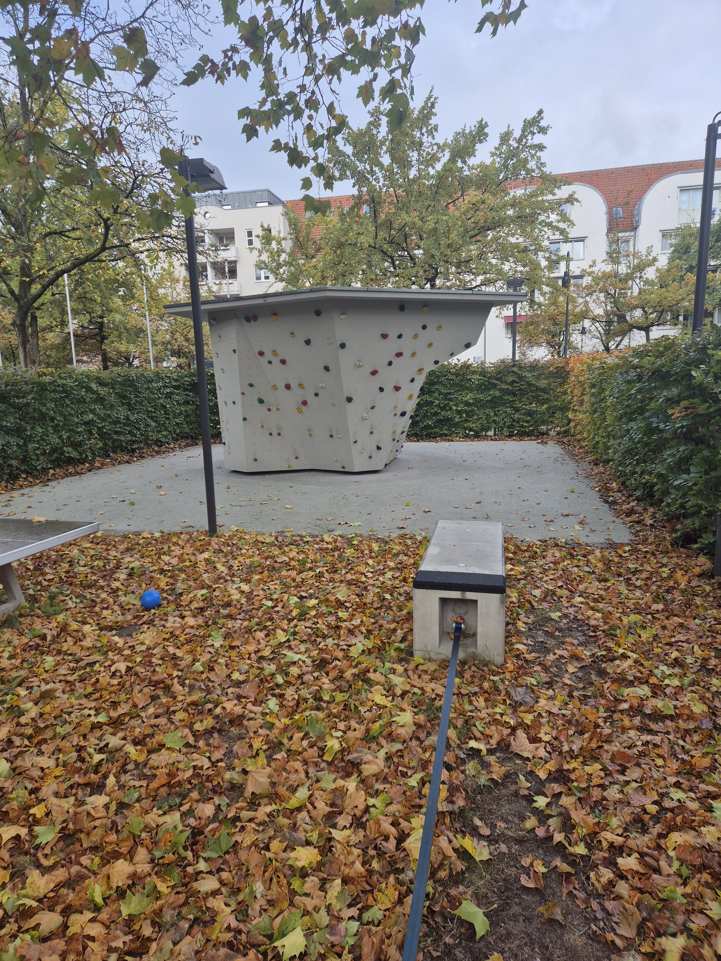 Slackline und Boulderturm