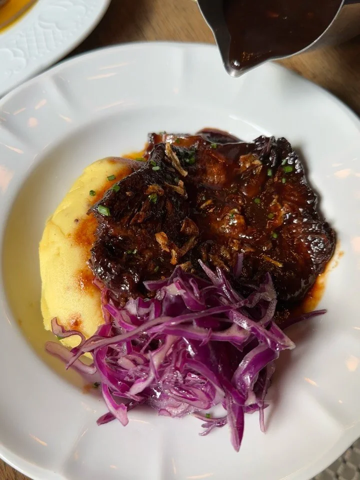 Goddelijk stukkie vlees ππΌ
Sukade - Mosterdmousseline, Spitskool, Steranijs Jus, Tijm