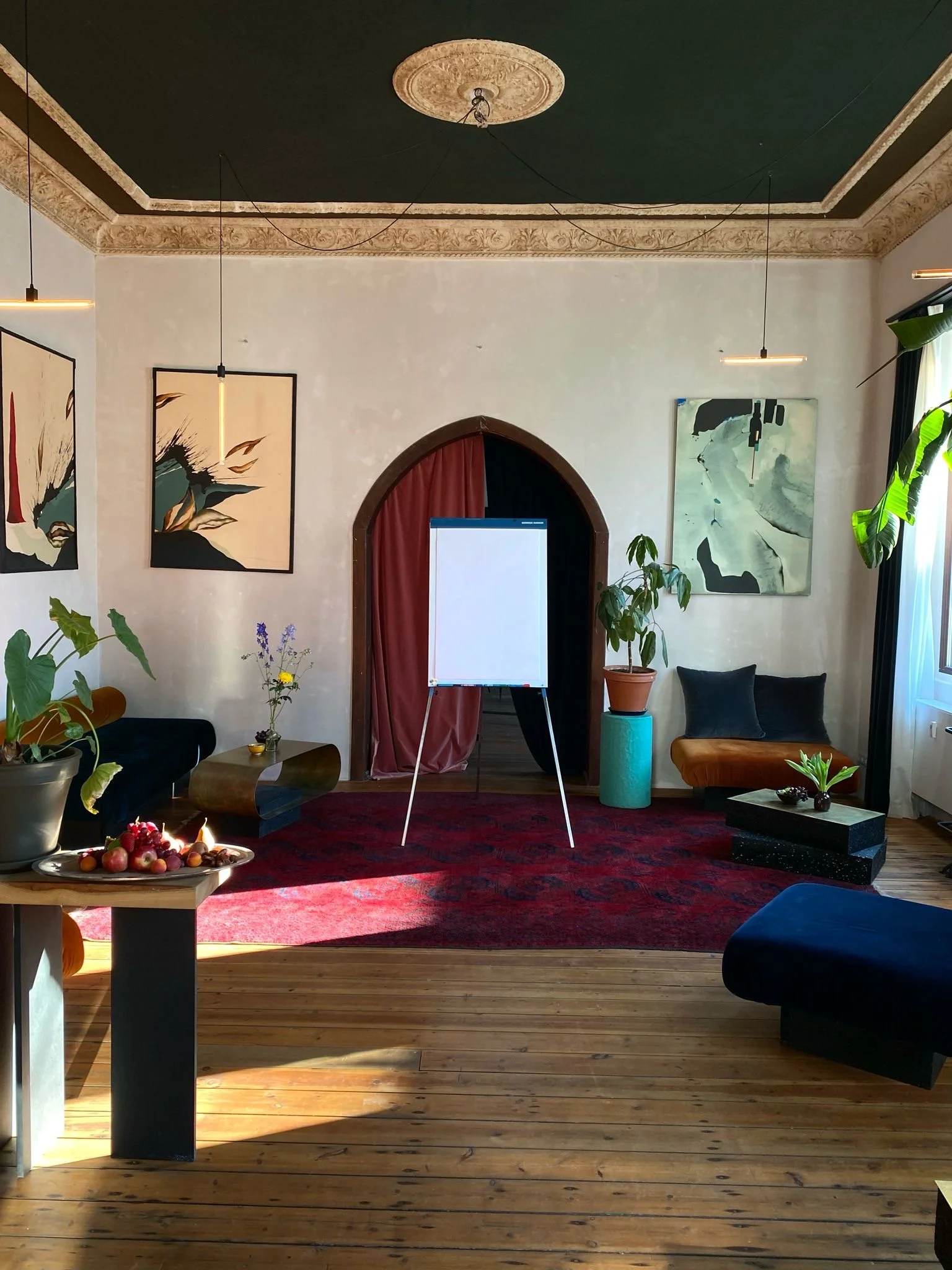 Creative workshop or seminar space in Berlin, filled with natural light and modern art, a flipchart set up.