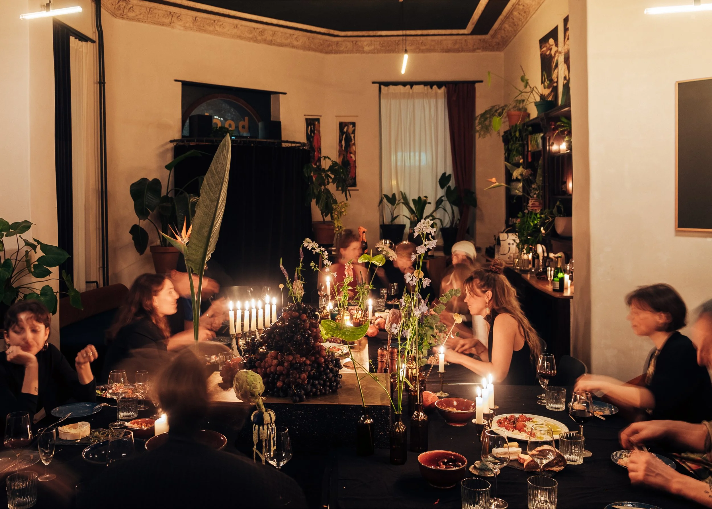 Exclusive private dining, candles and flowers at event location Berlin